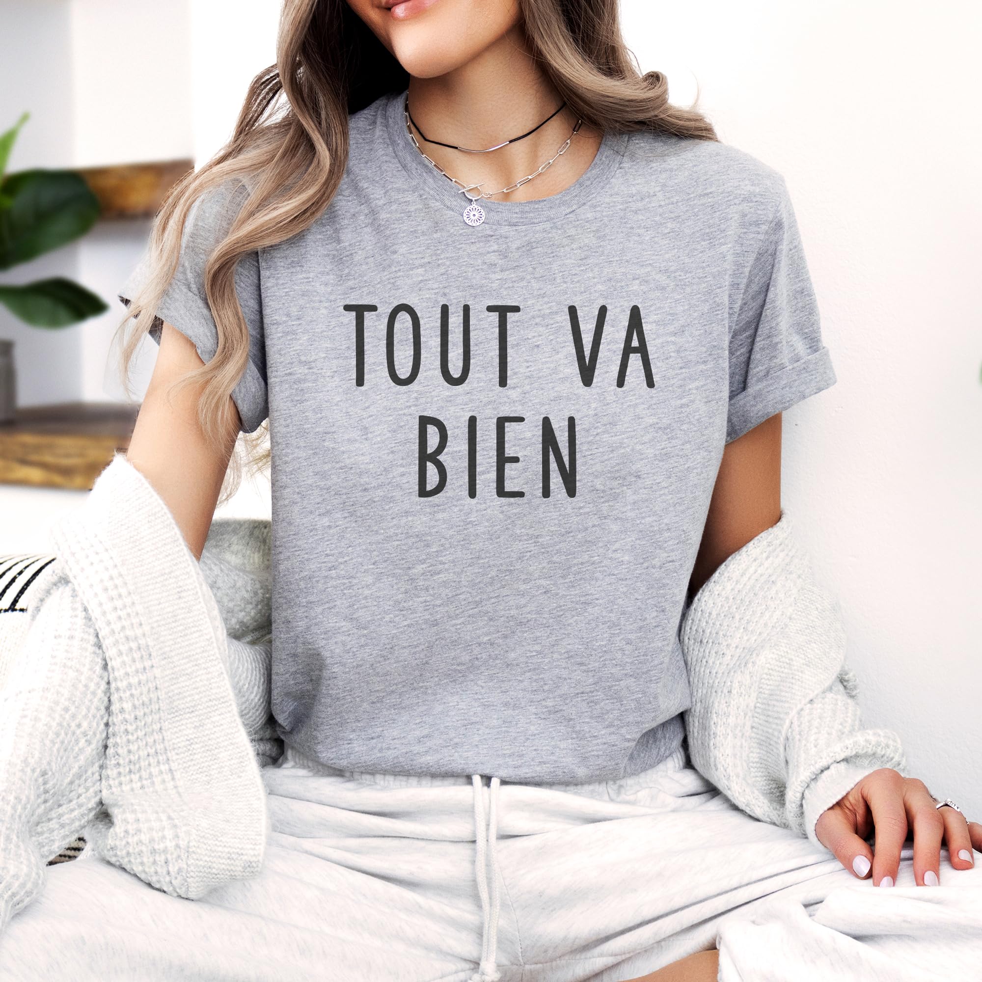 French Shirt - Tout Va Bien Shirt - Everything Is Fine T-Shirt - Bonjour Paris Shirt - C'est la Vie Unisex Tee - Softstyle Comfort Fit Shirt for Men & Women - Perfect for Travel, Casual Wear & French Culture Lovers