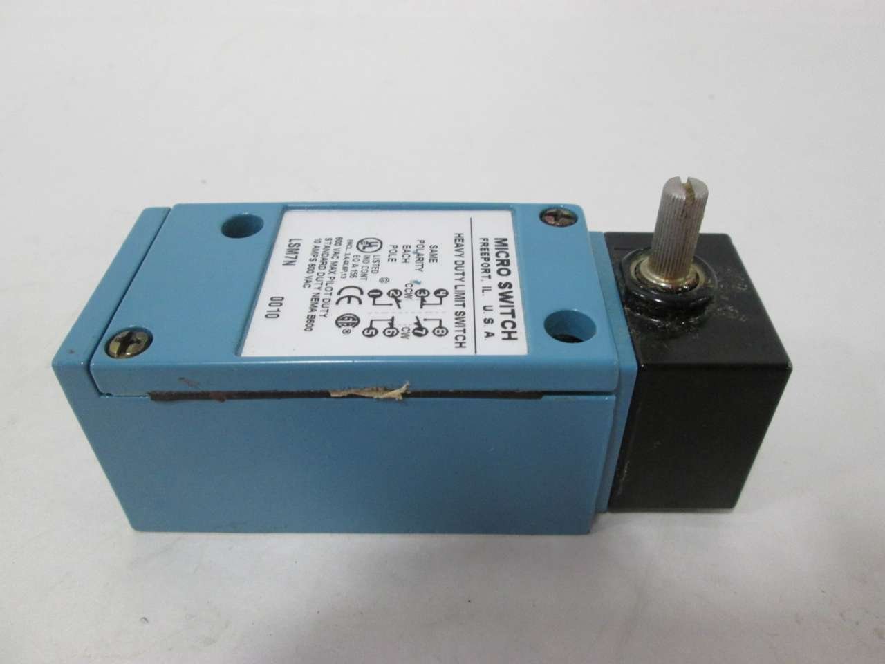 Honeywell LSM7N Rotary Actuated Limit Switch - 10A DPDT Momentary Contact - Industrial Automation & Machine Control Safety Device for Equipment & Robotics