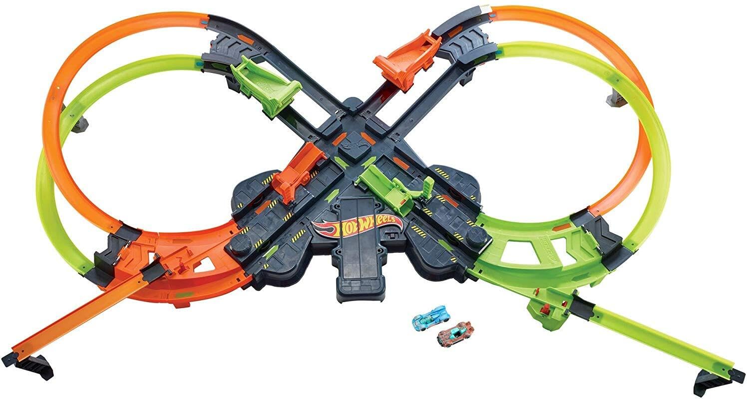 Hot Wheels Colossal Crash Figure 8 Track Set - Competitive Racing Toy with Aerial Stunts for Kids Ages 5+ | Perfect for Birthday Gifts, Playroom Fun & Family Game Nights