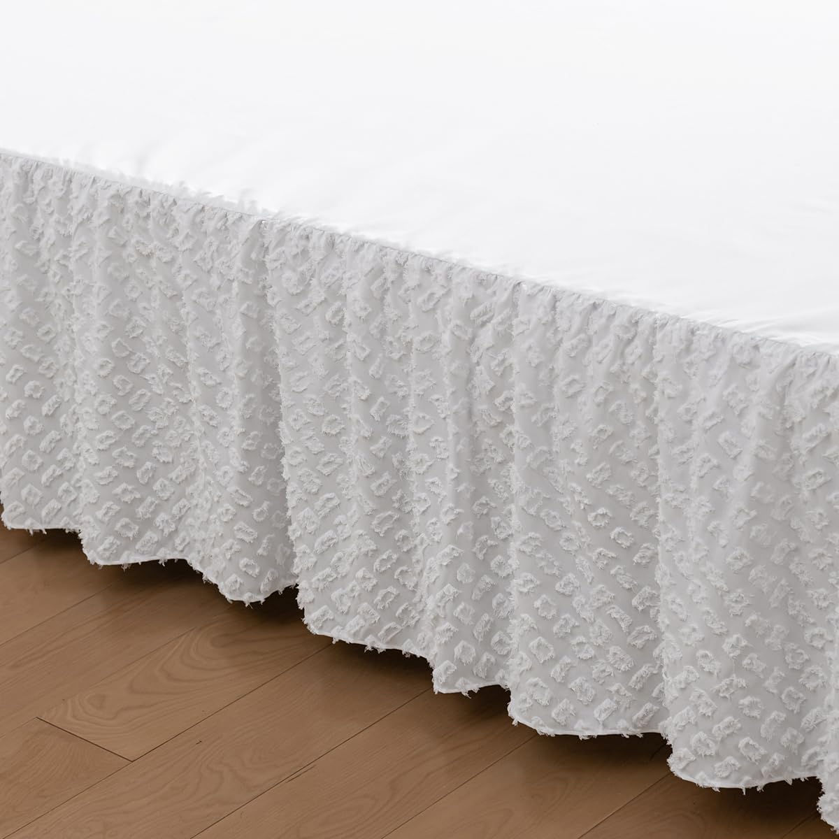 Boho Queen Size Bed Skirt - 14 Inch Drop Tufted Ruffled Bed Skirt with Split Corners | White Bed Skirt for Queen Beds | Perfect for Boho Chic, Farmhouse & Modern Bedroom Decor