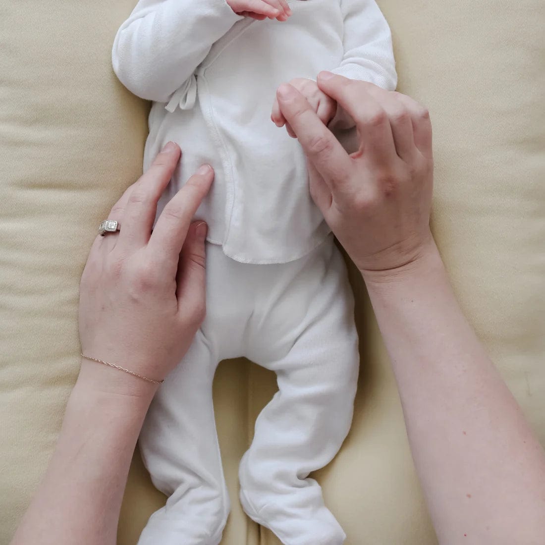 Organic Snuggle Me Infant Lounger - Premium Baby Nest for Safe & Comfortable Sleep, Play & Cuddle - Perfect for Newborns, Nursery, Travel & Breastfeeding