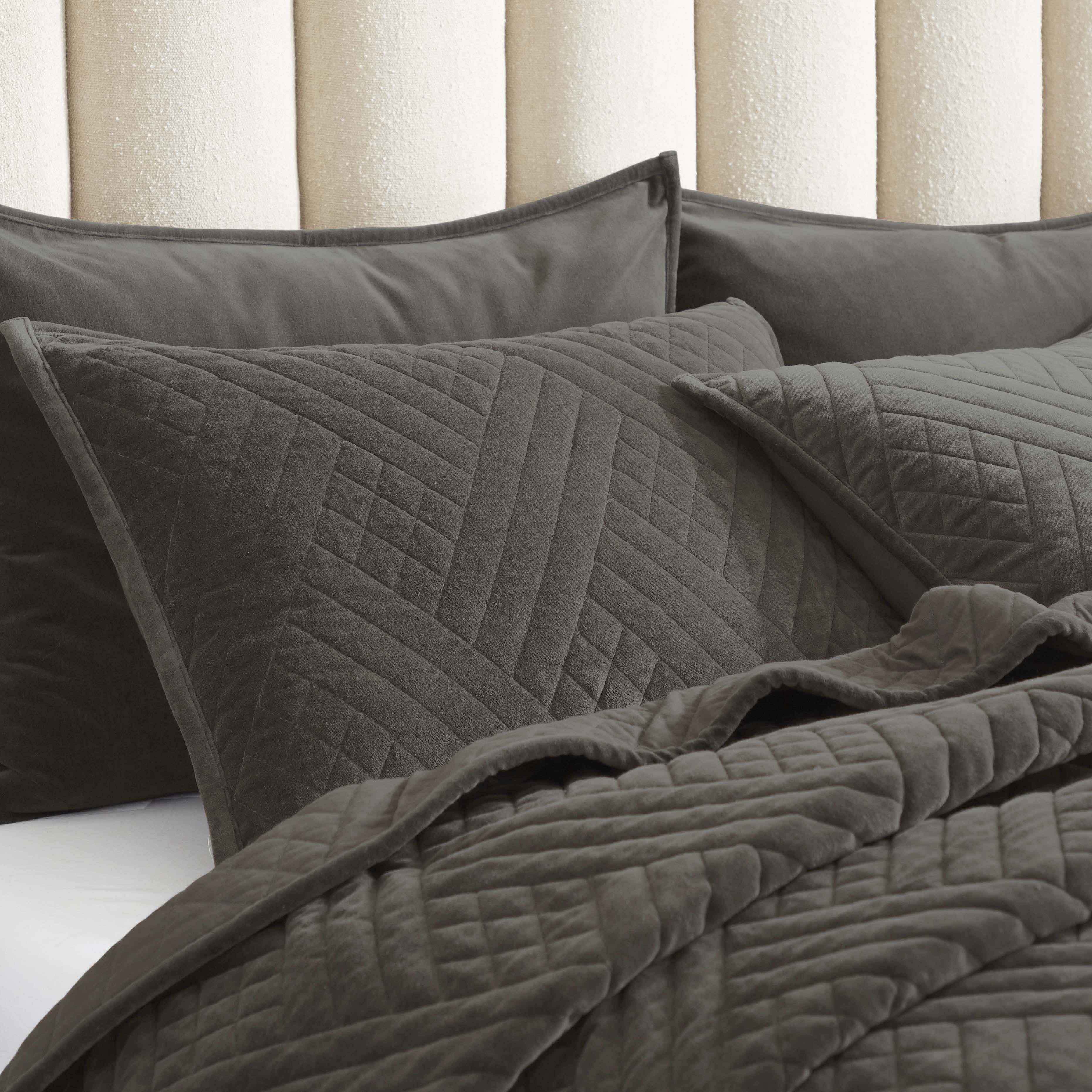 Karina Cotton Velvet Lightweight Quilt & Sham Set - Ultra Soft Bedding for All Seasons | Perfect for Master Bedroom, Guest Room & Cozy Nights