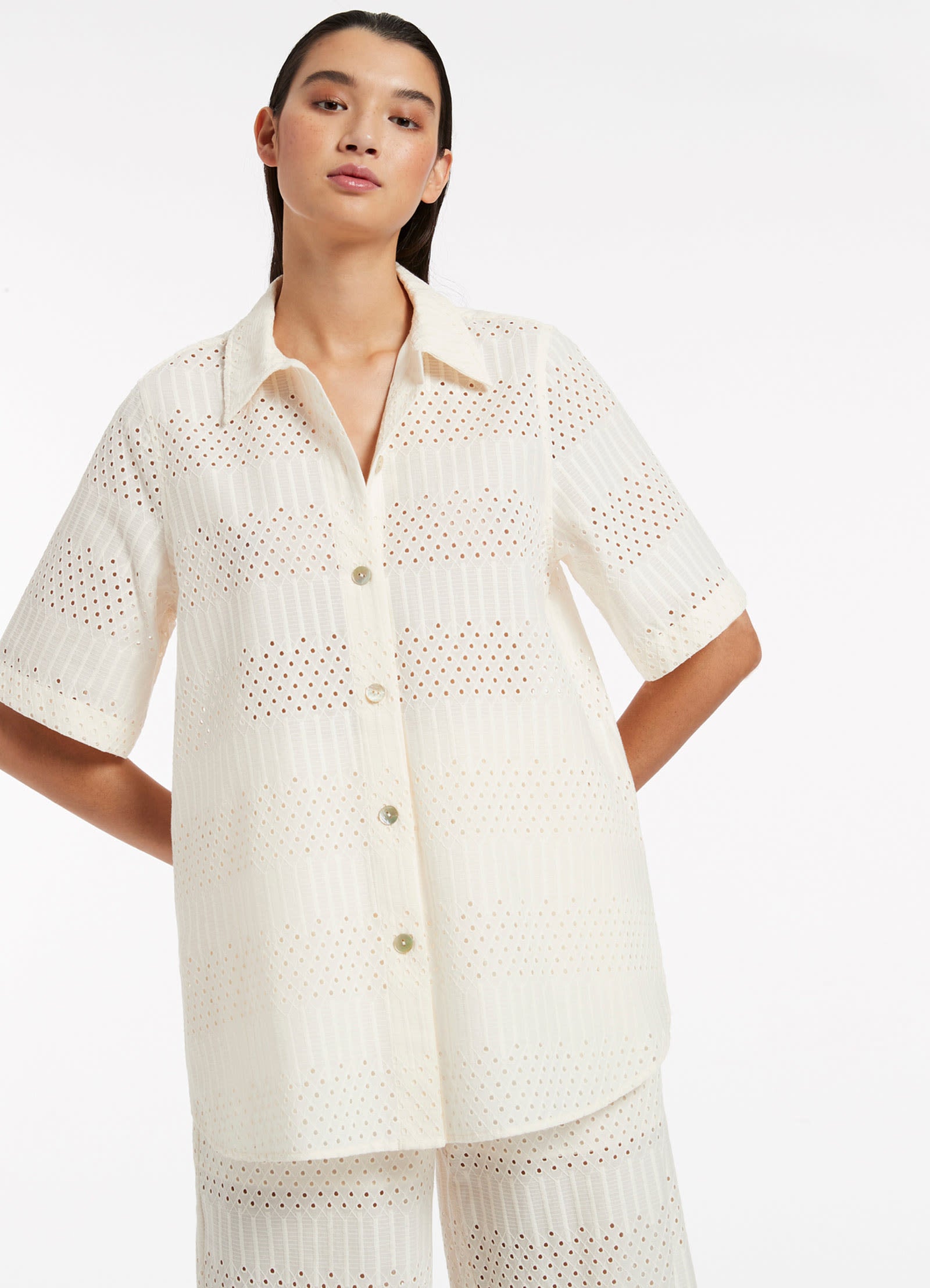 Elegant Broderie Short Sleeve Shirt in Cream - Perfect for Summer Outfits, Beach Vacations & Casual Office Wear