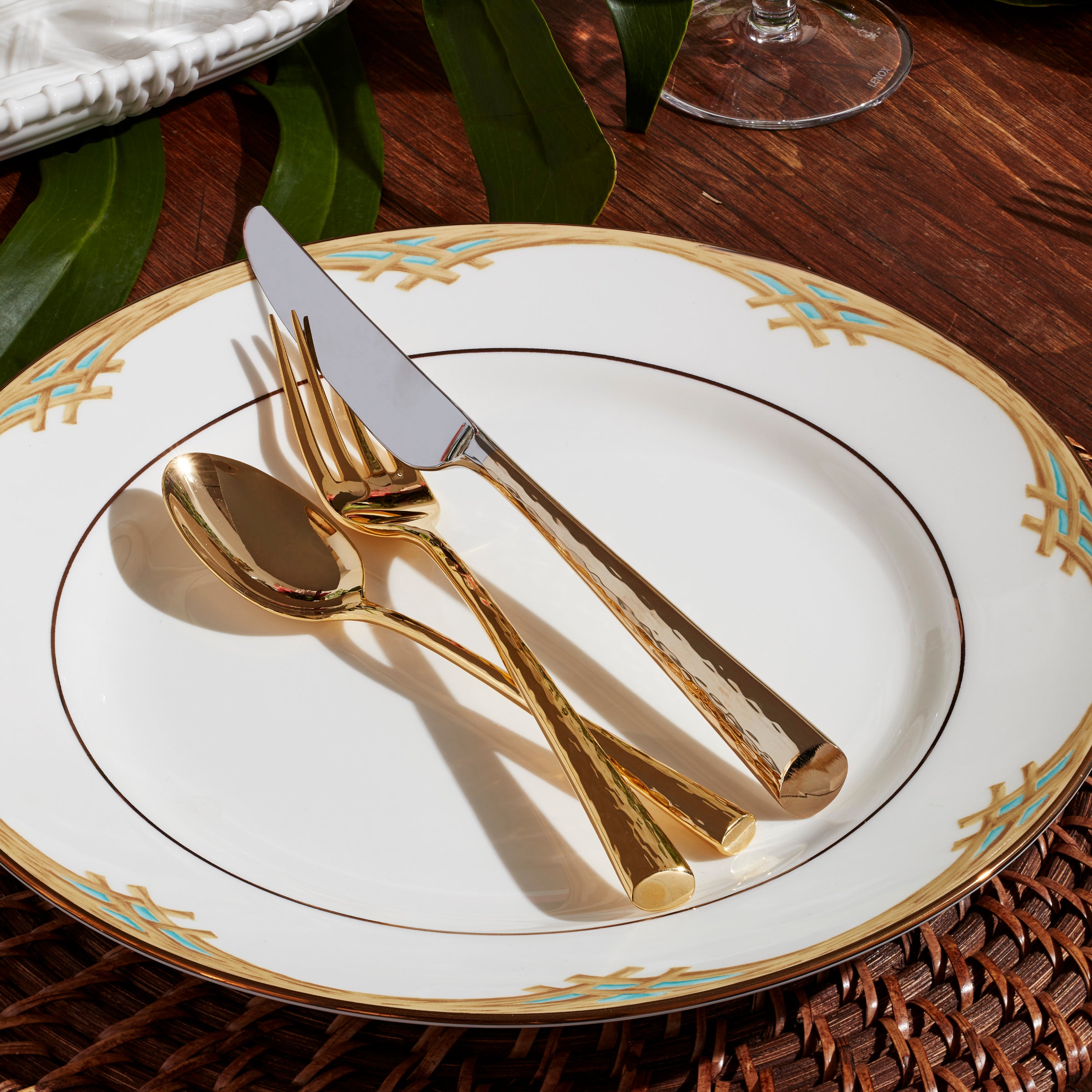British Colonial Style Bamboo Dinner Plates - 10.5 Inch Round Eco-Friendly Dishes for Dining, Parties & Home Decor