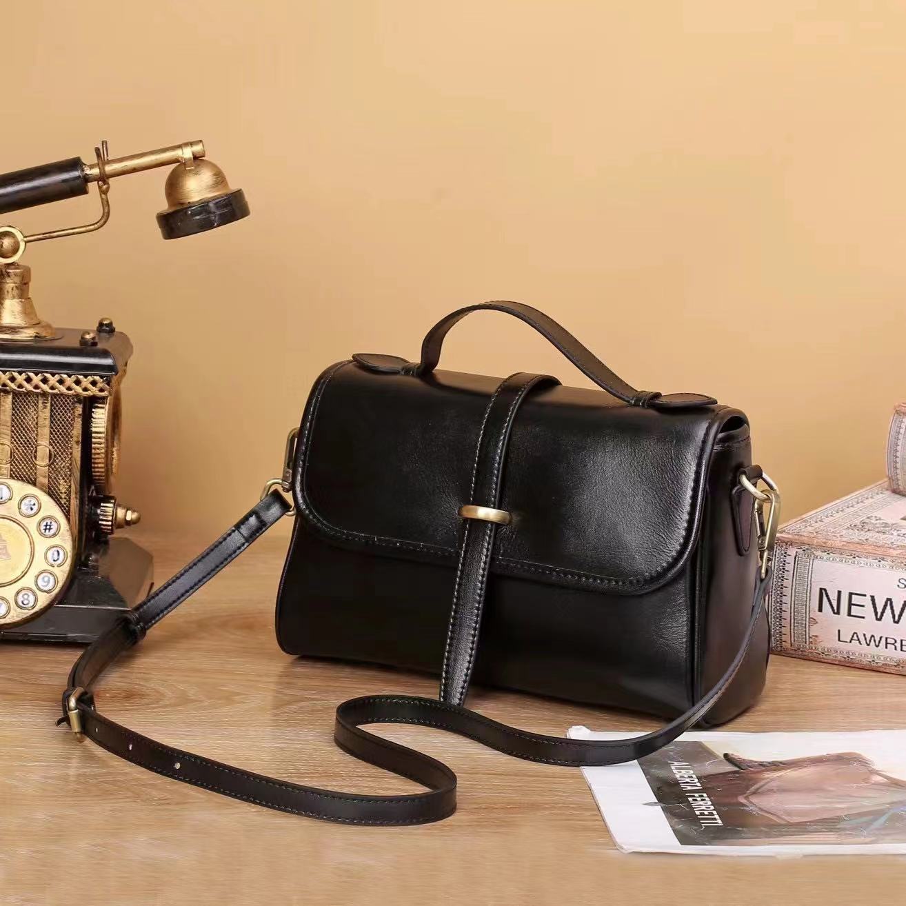 Stylish Modern Flap Crossbody Satchel for Women - Fashionable Shoulder Bag with Adjustable Strap - Perfect for Work, Travel & Everyday Use