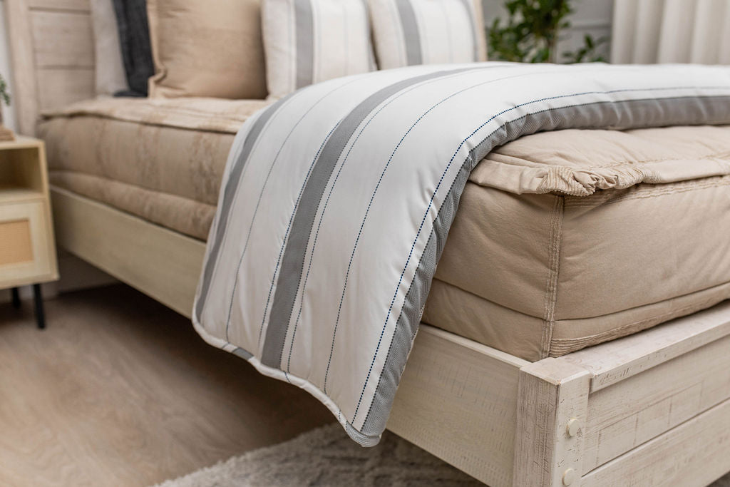 Soft & Cozy Ethan Blanket - Ultra Plush Fleece Throw for Bed, Couch & Travel - Perfect for Winter, Gifts & Home Decor