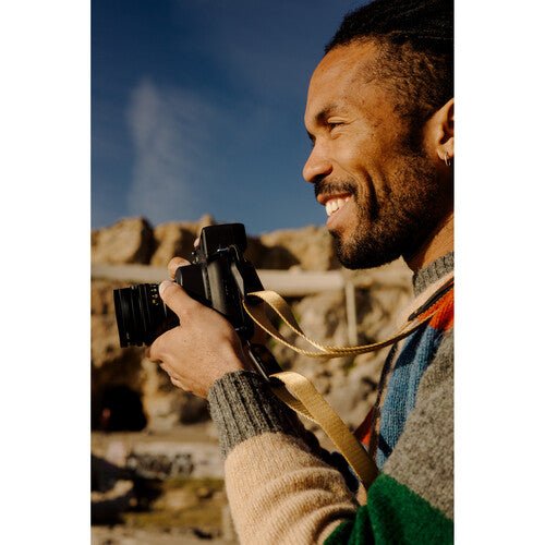 Peak Design Leash (Coyote) - Premium Camera Strap for DSLR & Mirrorless Cameras - Secure & Comfortable for Travel & Outdoor Photography