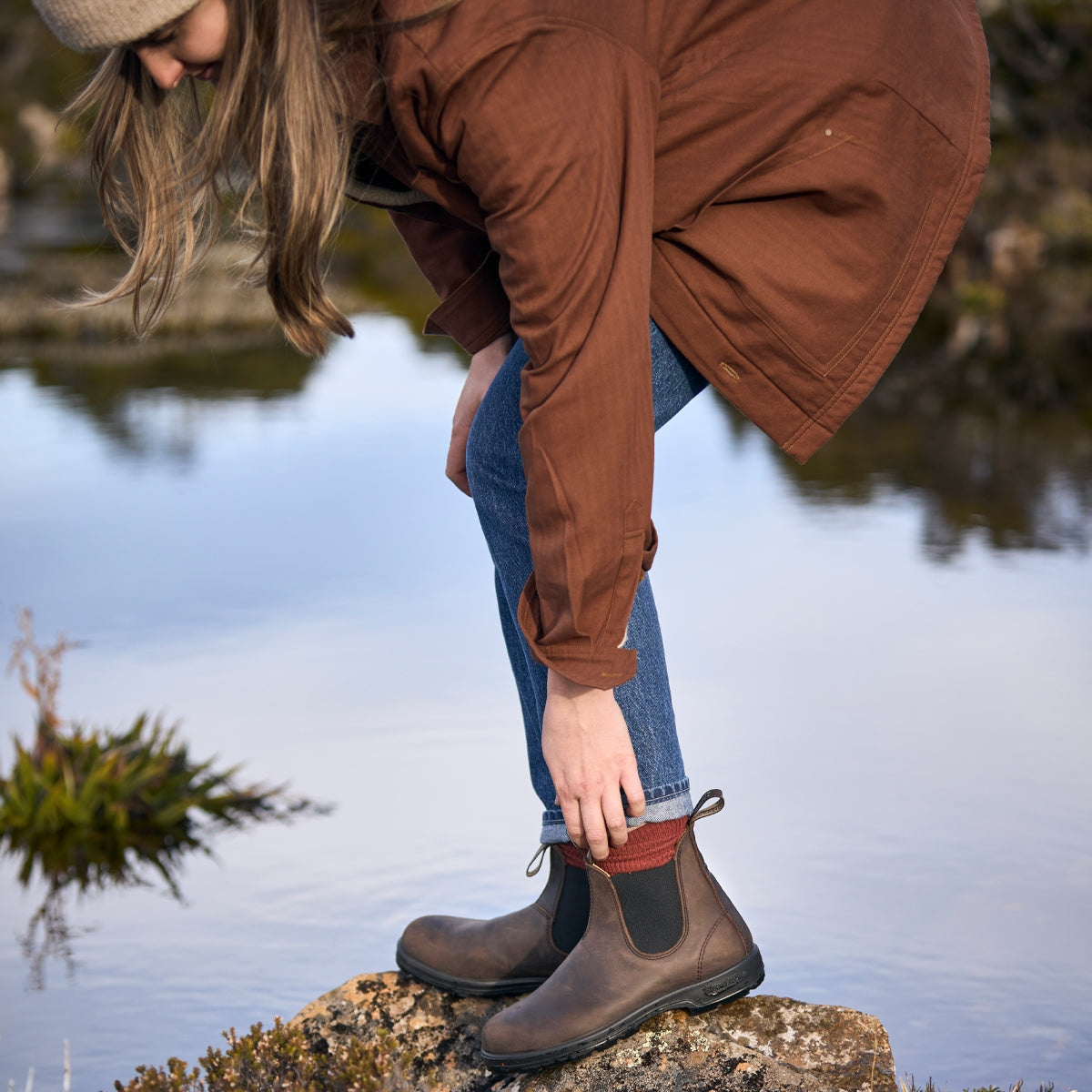 Blundstone Classic 2340 Chelsea Boots for Men & Women - Comfortable Brown Leather Ankle Boots for Outdoor, Work & Casual Wear
