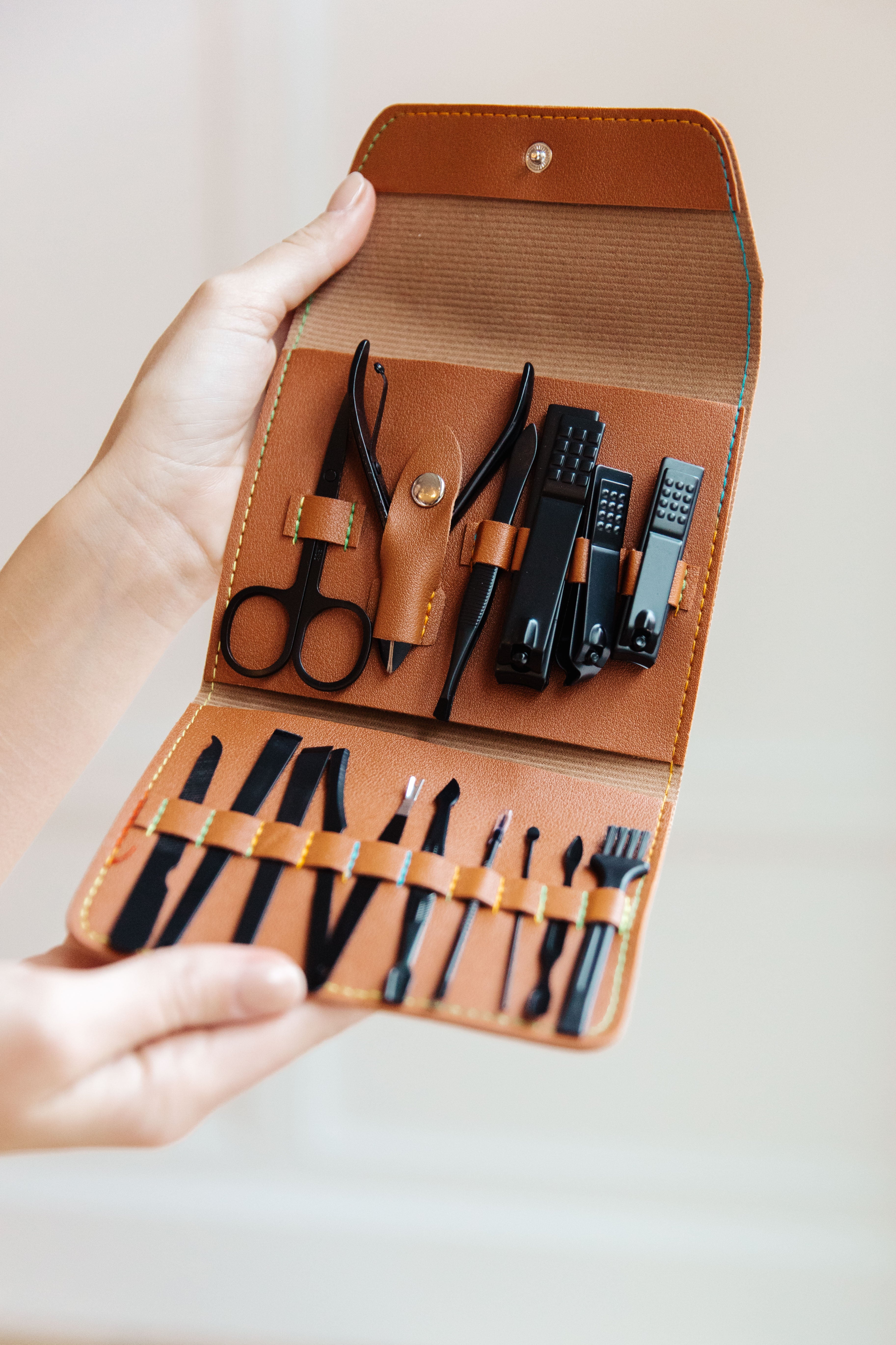 Professional Manicure Pedicure Kit - Brown Leather Case for Salon & Home Nail Care - Perfect for DIY Nails, Gifts & Travel Essentials