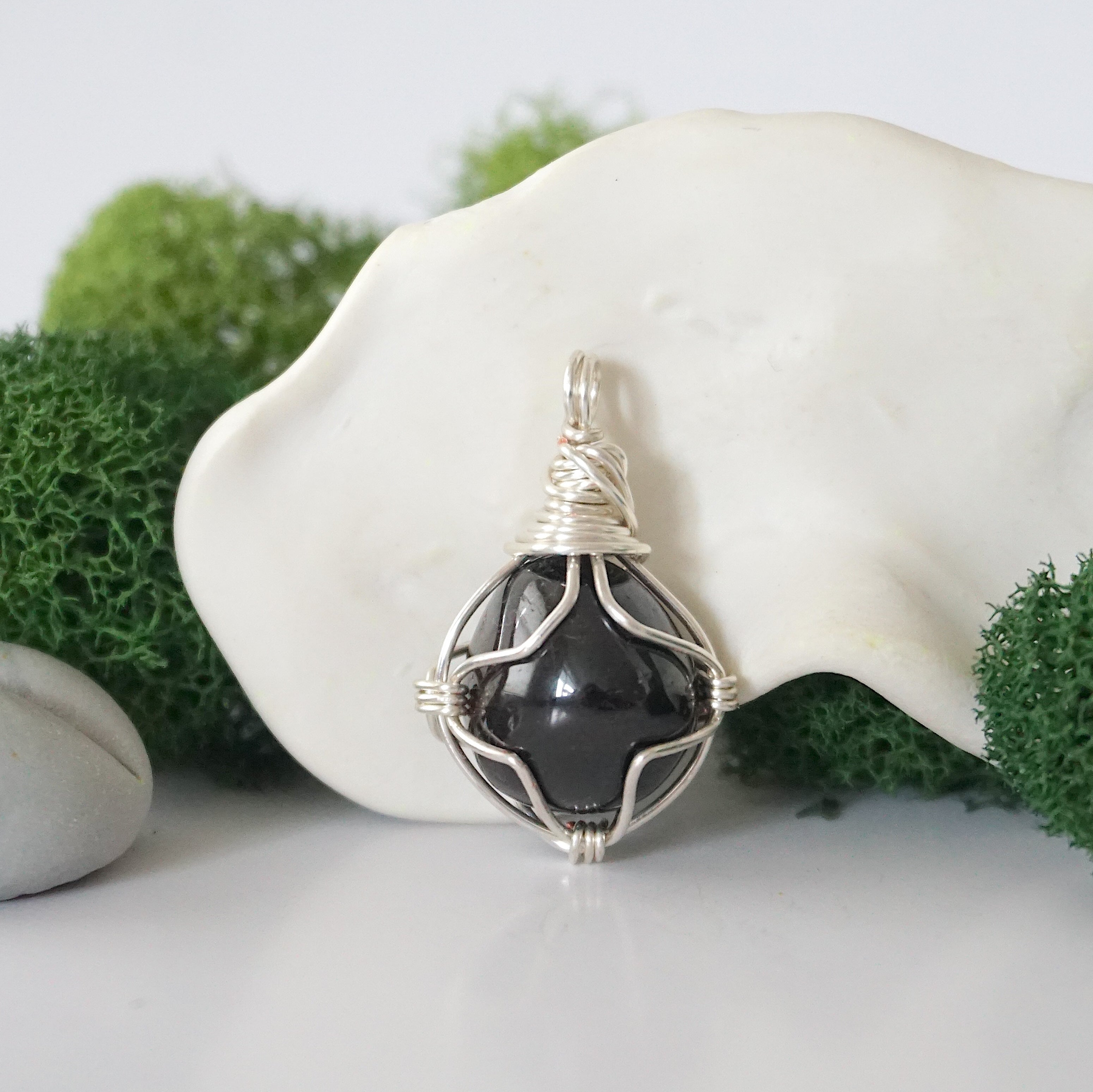 Gorgeous Garnet Crystal Birthstone Necklace - January Birthstone Jewelry for Women, Elegant Pendant Gift for Mom, Wife, Daughter | Perfect for Birthdays, Anniversaries & Special Occasions