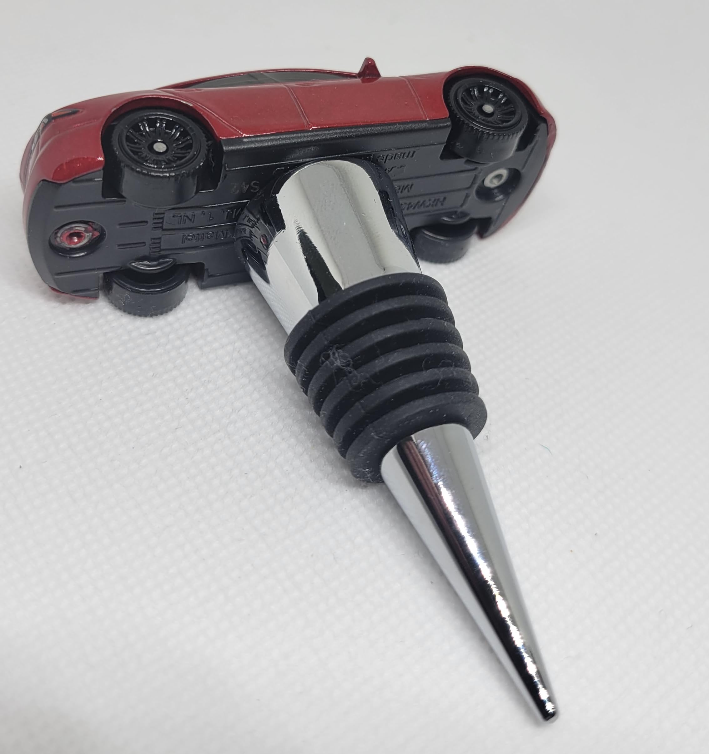 Premium Tesla Model Y Wine Bottle Stopper - Unique Gift for Tesla Model S Owners - Bar & Wine Accessories for Parties, Road Trips & Home Entertaining