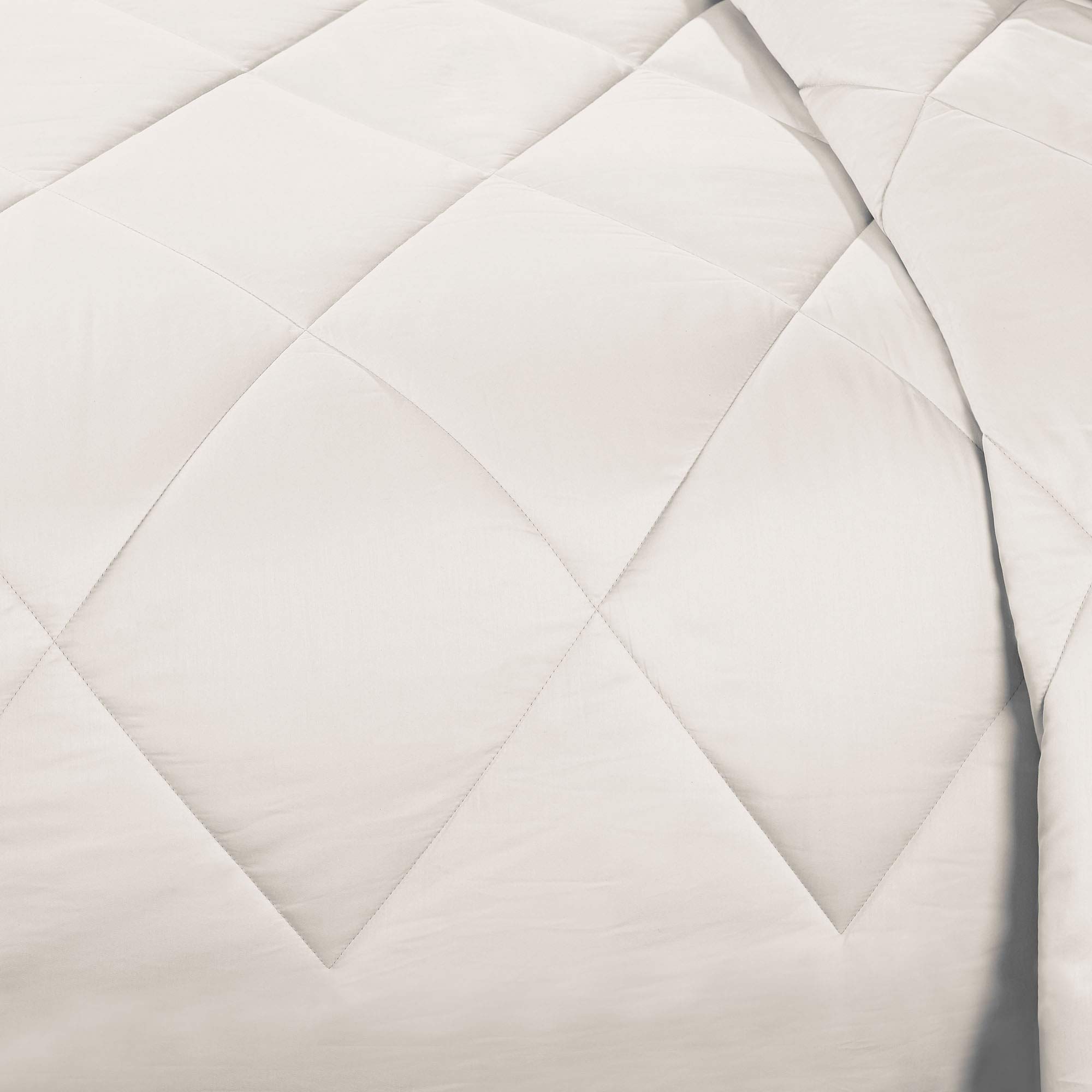 Celliant Performance Comforter - Down Alternative Luxury Bedding for Better Sleep | Soft & Cozy Diamond Stitch Design | Full/Queen Size in Chalk White | Perfect for Master Bedrooms, Guest Rooms & Cold Winter Nights