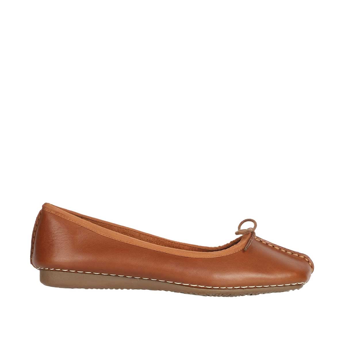 Clarks Women's Ballet Flats - Comfortable & Stylish Leather Slip-On Shoes for Work, Travel & Everyday Wear