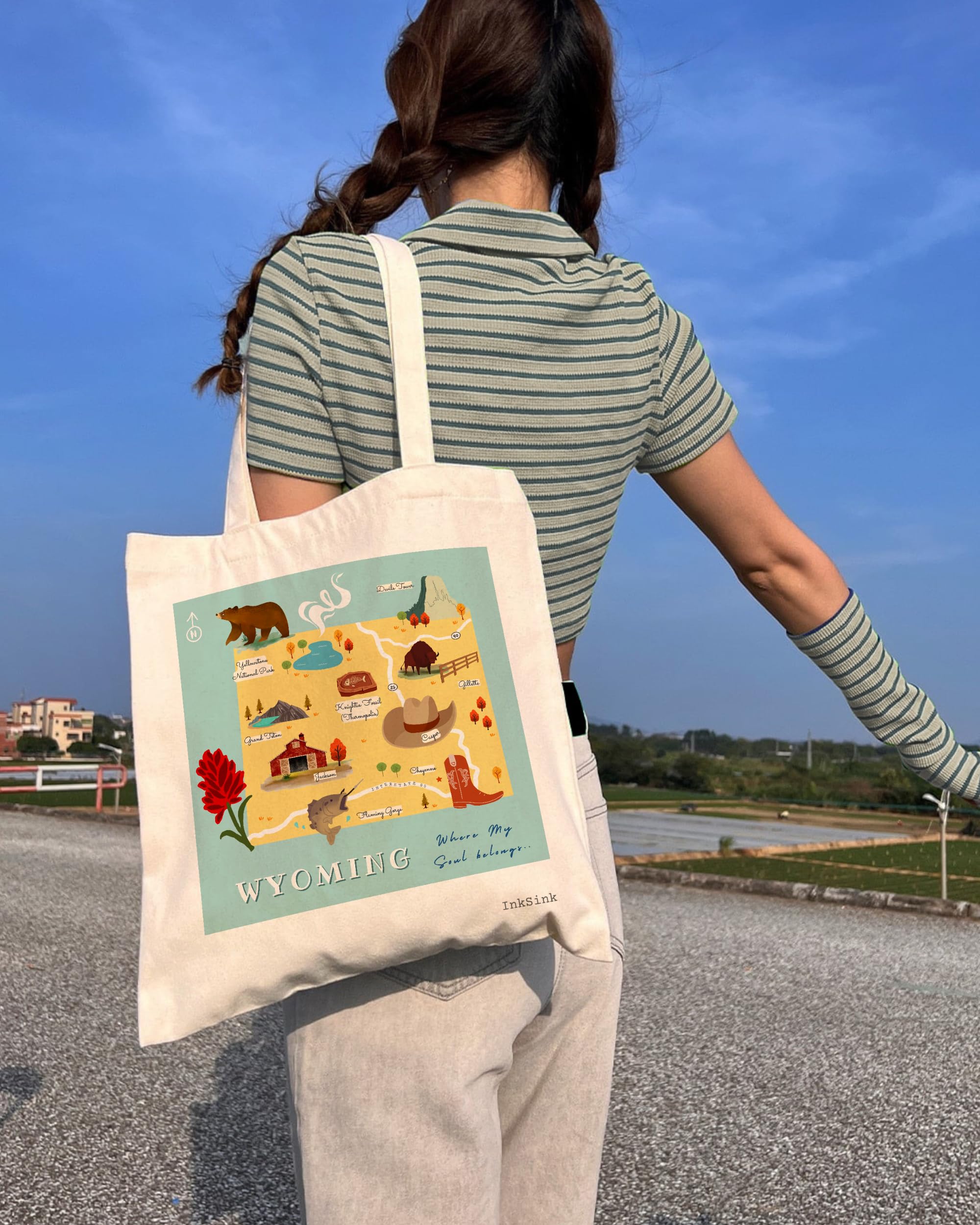Wyoming Souvenirs Canvas Tote Bag - Reusable Book Bag for Women & Teachers - Perfect for College & Graduation Gifts