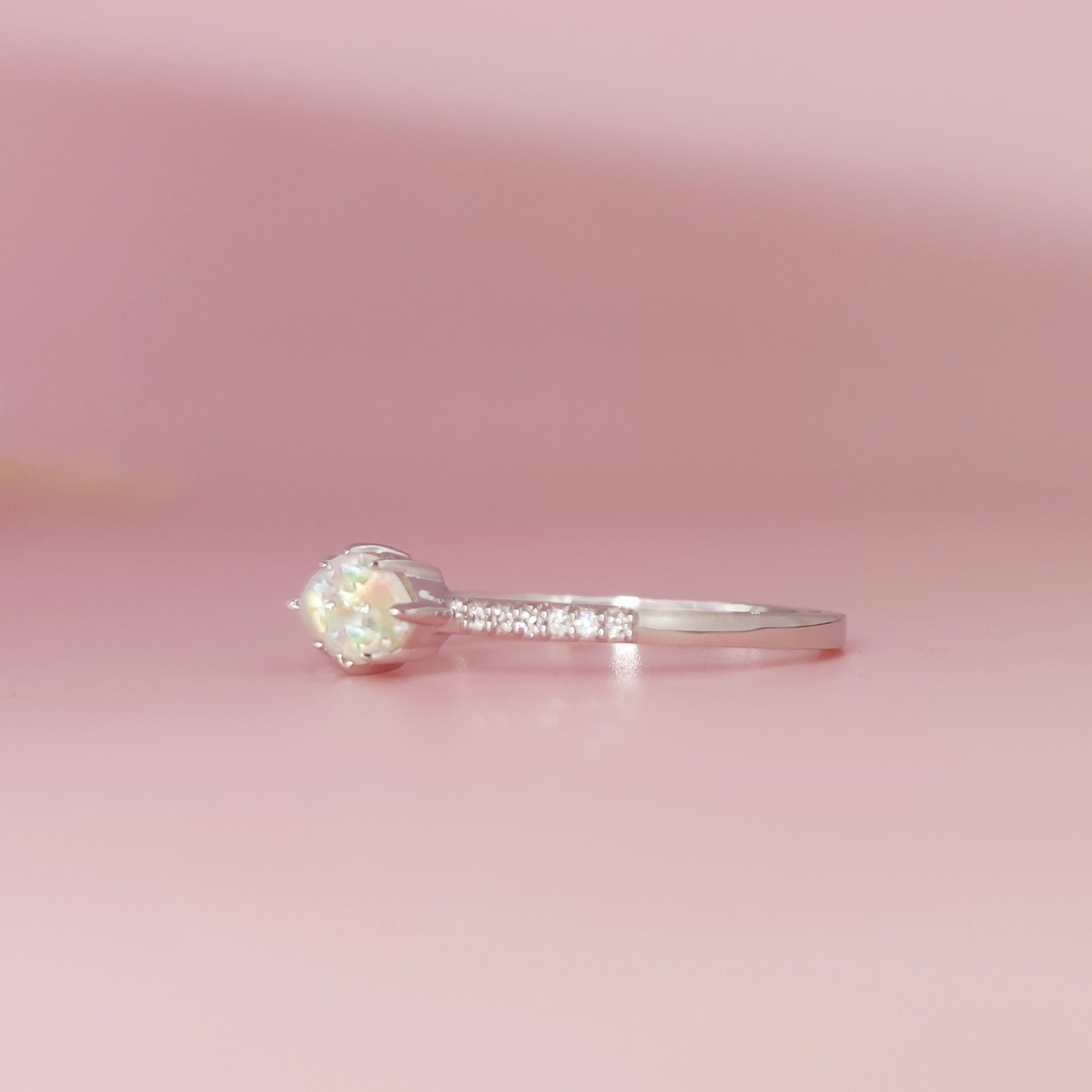 Golden Memorial Ashes Ring for Loved Ones - Cremation Jewelry for Men & Women - Perfect for Keeping Memories Close - Ideal for Grieving, Memorial Services & Everyday Wear