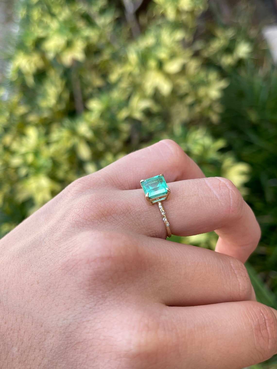 3.18tcw 14K Gold Solitaire Emerald & Diamond Accent Ring for Women - Elegant Engagement, Wedding, Anniversary Gift Idea