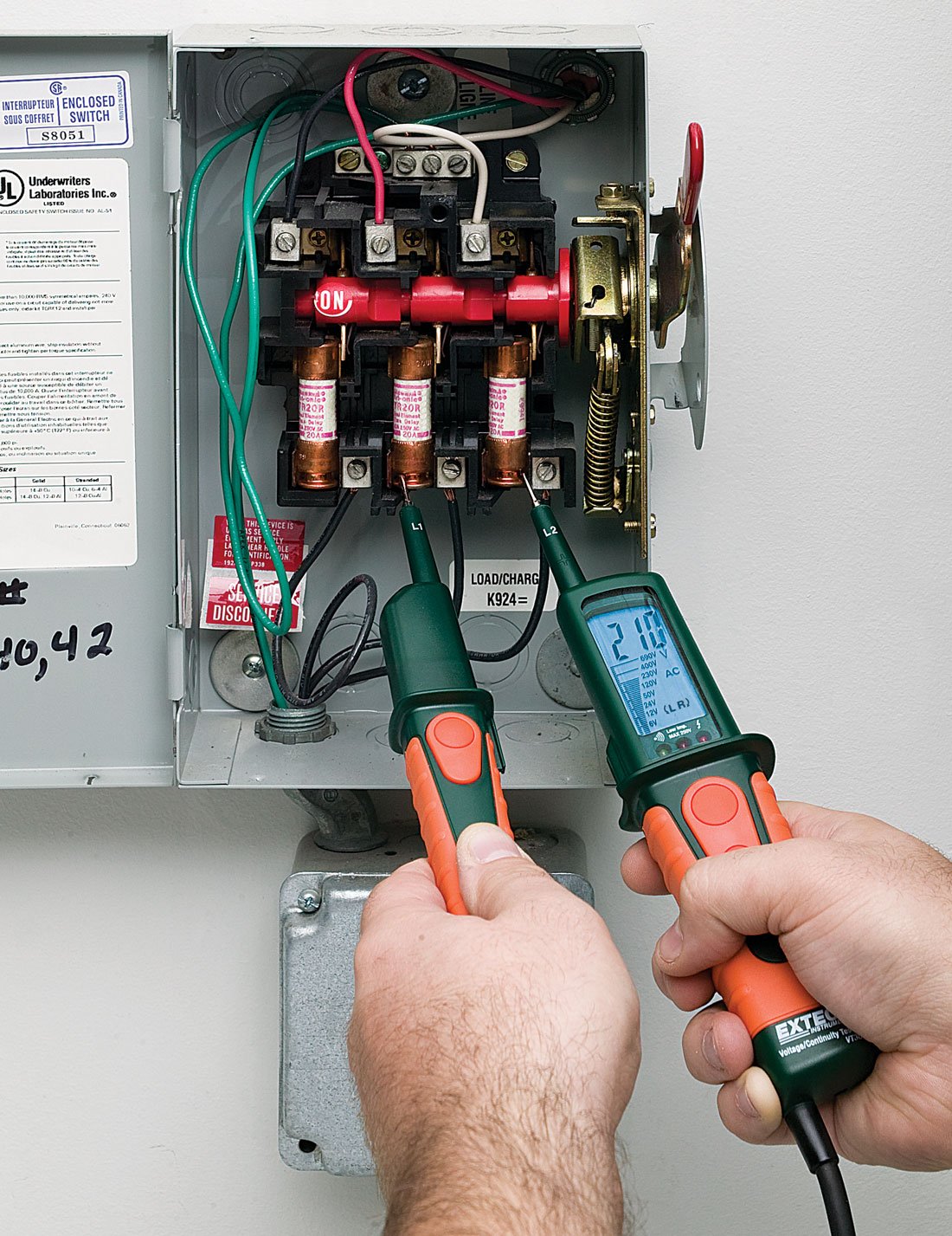 Extech VT30 Digital Voltage Tester - AC/DC Voltage Detector, Continuity & Resistance Checker - Ideal for Electricians, HVAC Technicians & Home DIY Electrical Testing