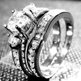 His and Her White Snow Camo Wedding Rings Set - Matching Couple Bands - Tungsten Wood Inlay Engagement Rings - Cubic Zirconia Cz Promise Rings for Men & Women - Perfect for Winter Weddings, Anniversary Gifts & Romantic Proposals