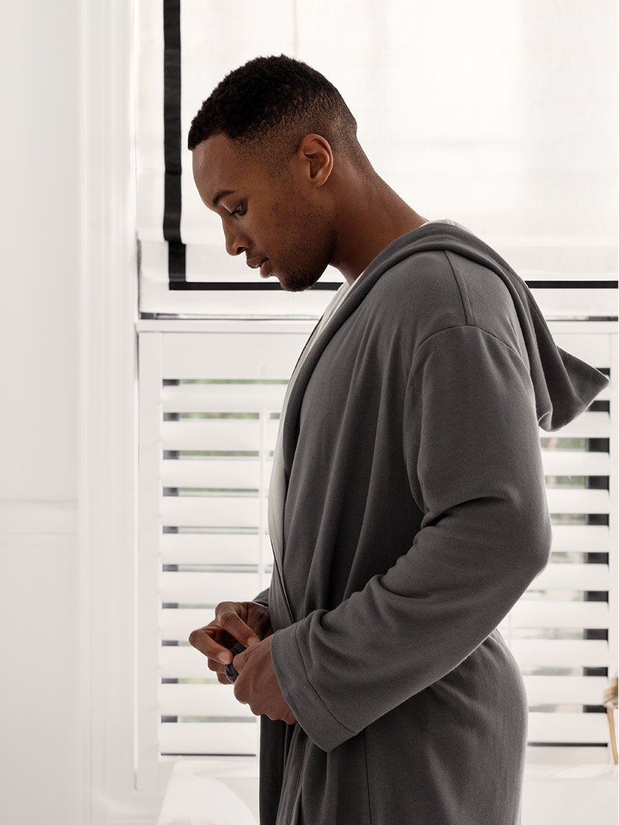 Soft Hooded Robe for Women & Men - Cozy Fleece Bathrobe with Pockets - Perfect for Spa, Lounge & Relaxation at Home