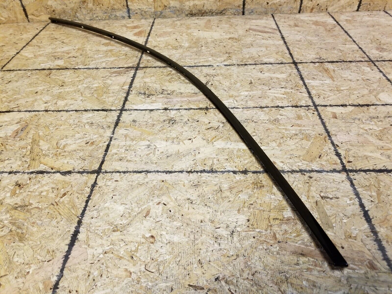 2004-2009 Jaguar XJ8 Front Left Upper Door Window Trim Molding - OEM Replacement Part - Perfect for Car Restoration & Window Seal Repair