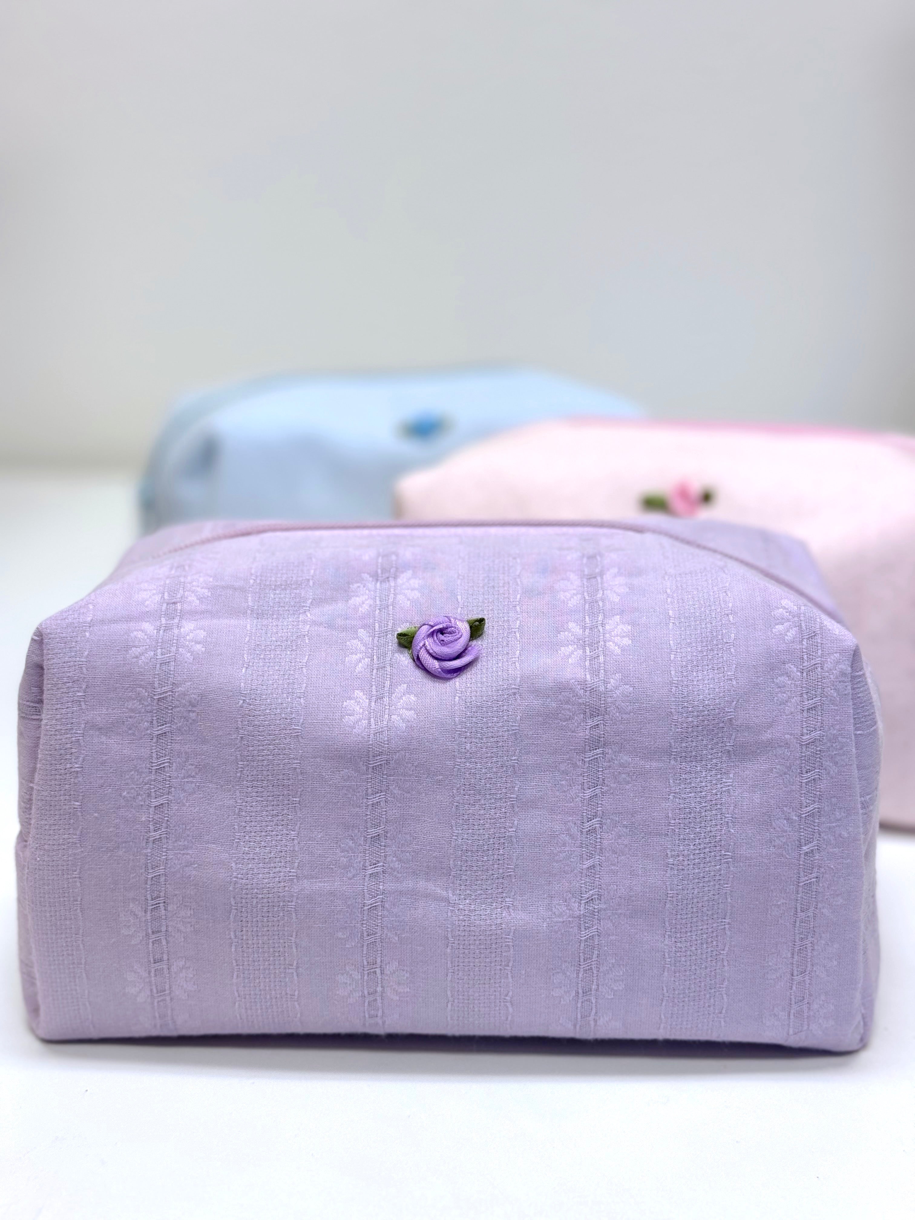 Stylish Knit Pouch for Women & Men - Soft Yarn Storage Bag for Phone, Keys & Essentials | Perfect for Travel, Shopping & Daily Use