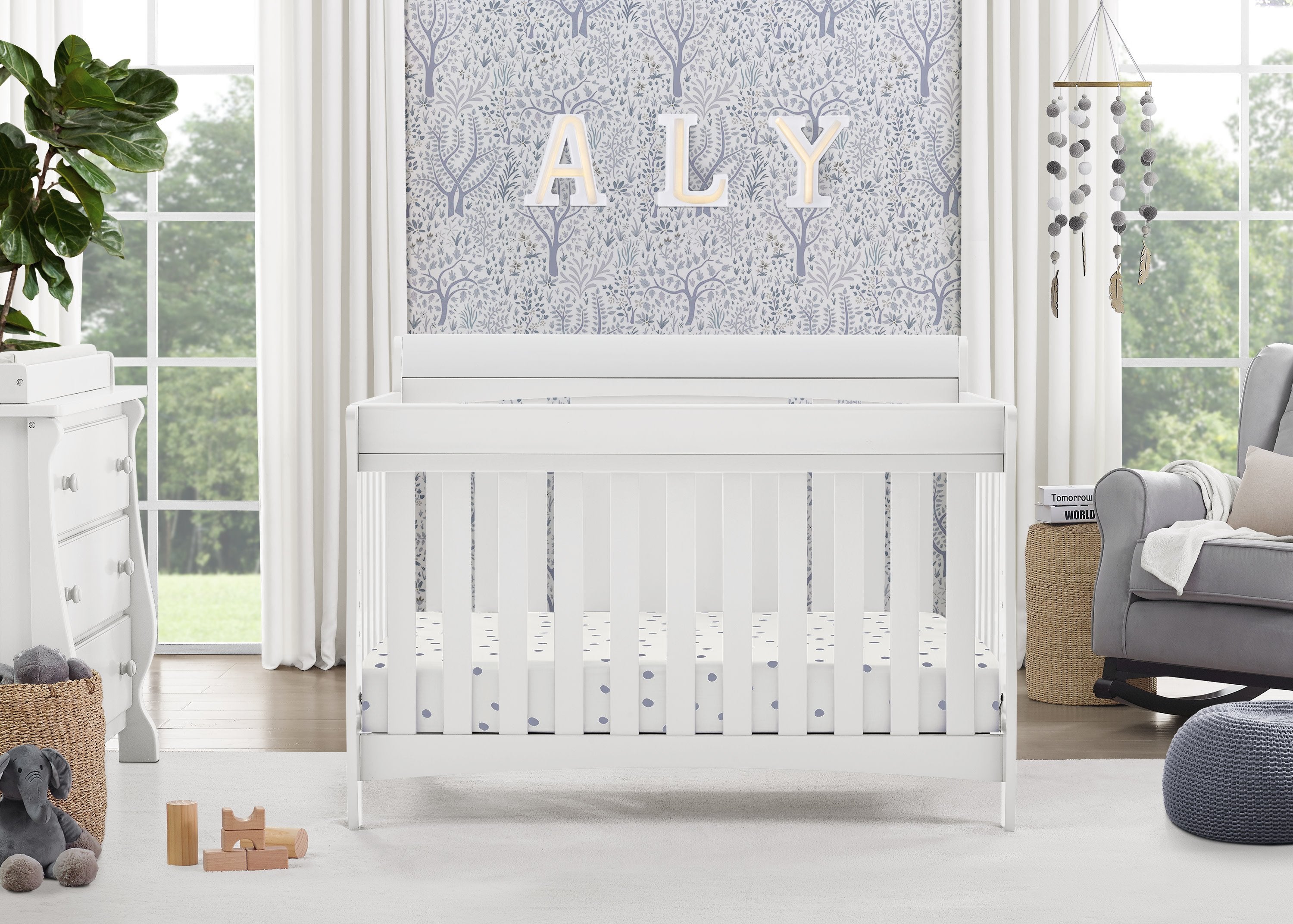 Richmond 6-in-1 Convertible Baby Crib - Toddler Bed & Daybed with Adjustable Height, White Nursery Furniture for Newborn to Teen - Perfect for Small Spaces & Modern Nurseries