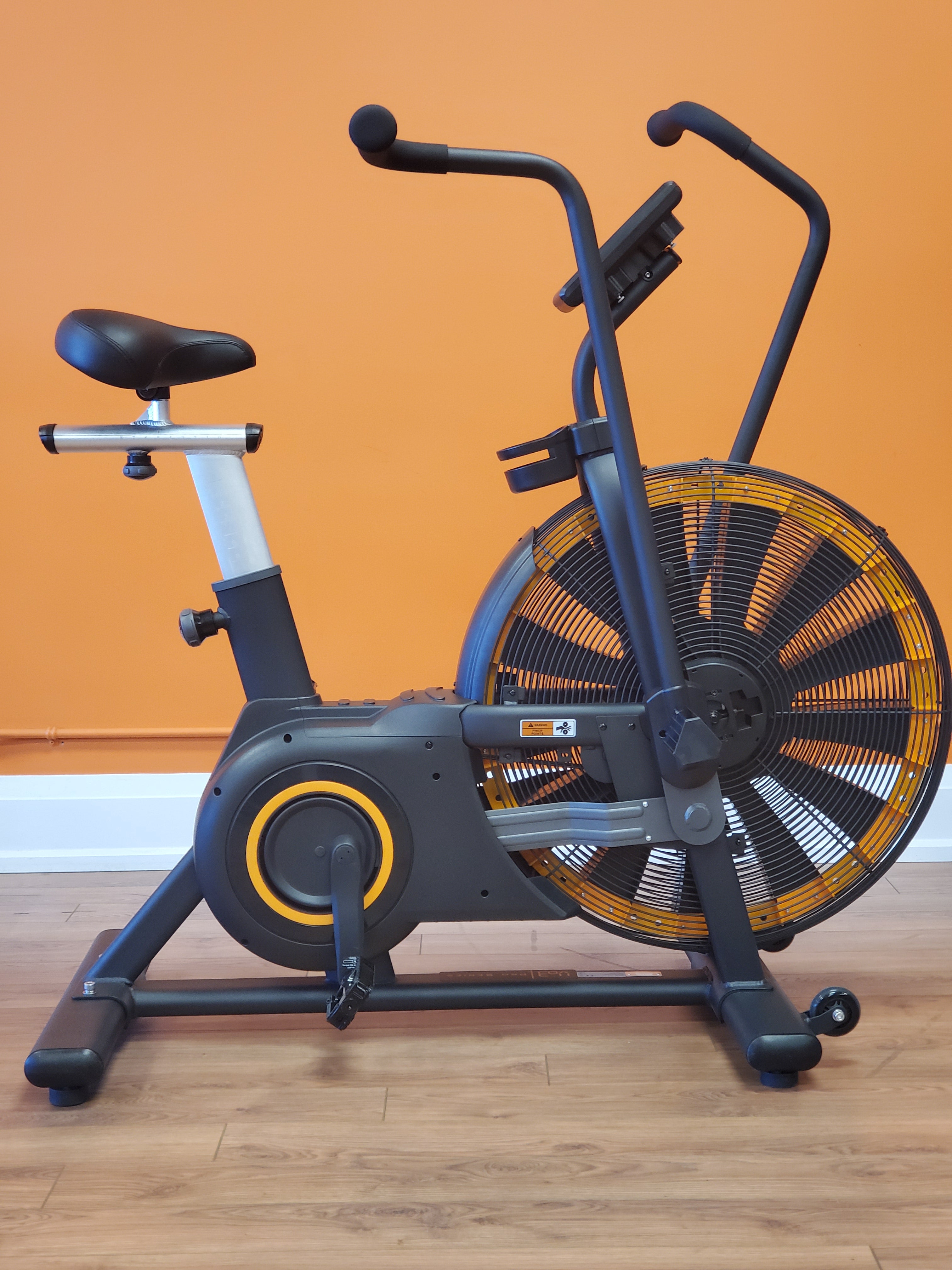 Vo3 AIR BIKE / FAN BIKE - Professional Exercise Bike for Home Gym, Cardio Workout & Full Body Training - Perfect for Indoor Cycling, HIIT & CrossFit Training