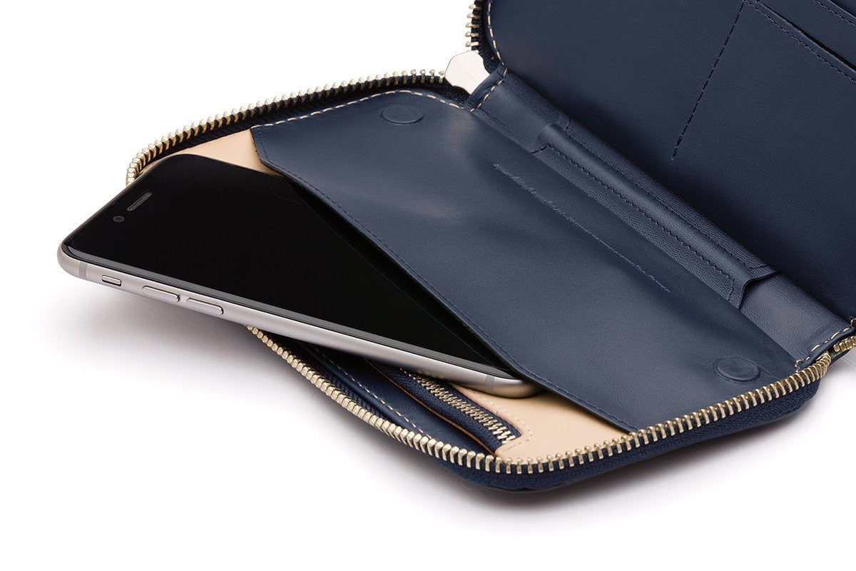 Bellroy Carry Out Wallet - Slim RFID Blocking Travel Wallet for Men & Women | Perfect for Everyday Use, Travel & Business (Black)