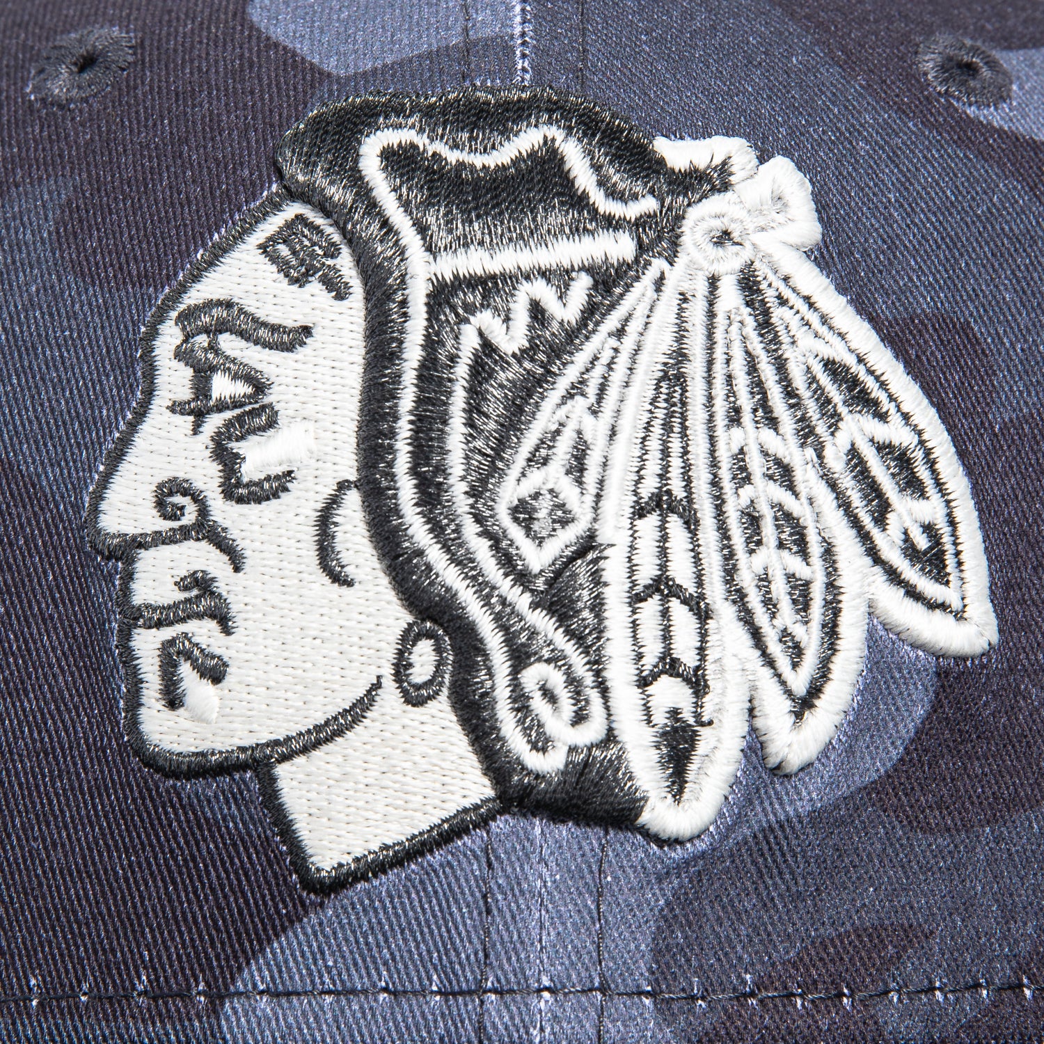 New Era 59Fifty Camo Chicago Blackhawks Glow in the Dark Adjustable Baseball Cap - Black Camouflage Hat for Men, Perfect for Night Games, Outdoor Activities & Sports Fans