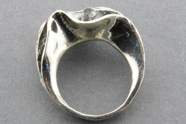 Clam Ring - Elegant Shell Jewelry for Women, Beach Wedding, Boho Style - Perfect for Summer Outfits, Vacation Accessories, and Ocean-Themed Parties