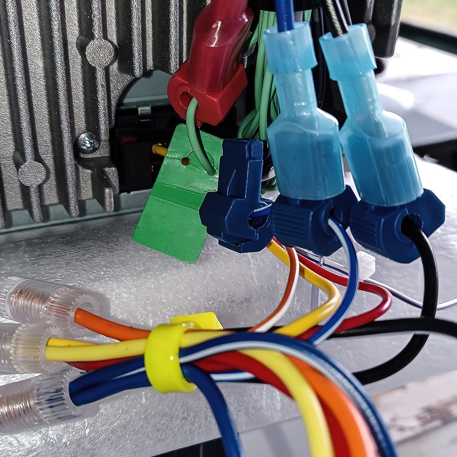 120PCS Quick Splice Disconnect Wire Terminals Kit - 60 Pairs T-Tap Spade Connectors, 16-14 AWG Male/Female Self-Stripping Terminals (Blue) for Automotive, Marine & Home Electrical Wiring Projects