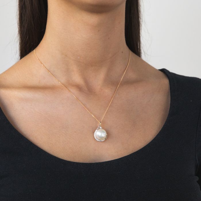 9ct Gold 13-15mm White South Sea Pearl and Diamond Pendant Necklace with 45cm Chain - Elegant Jewelry Gift for Women, Perfect for Weddings, Anniversaries and Special Occasions
