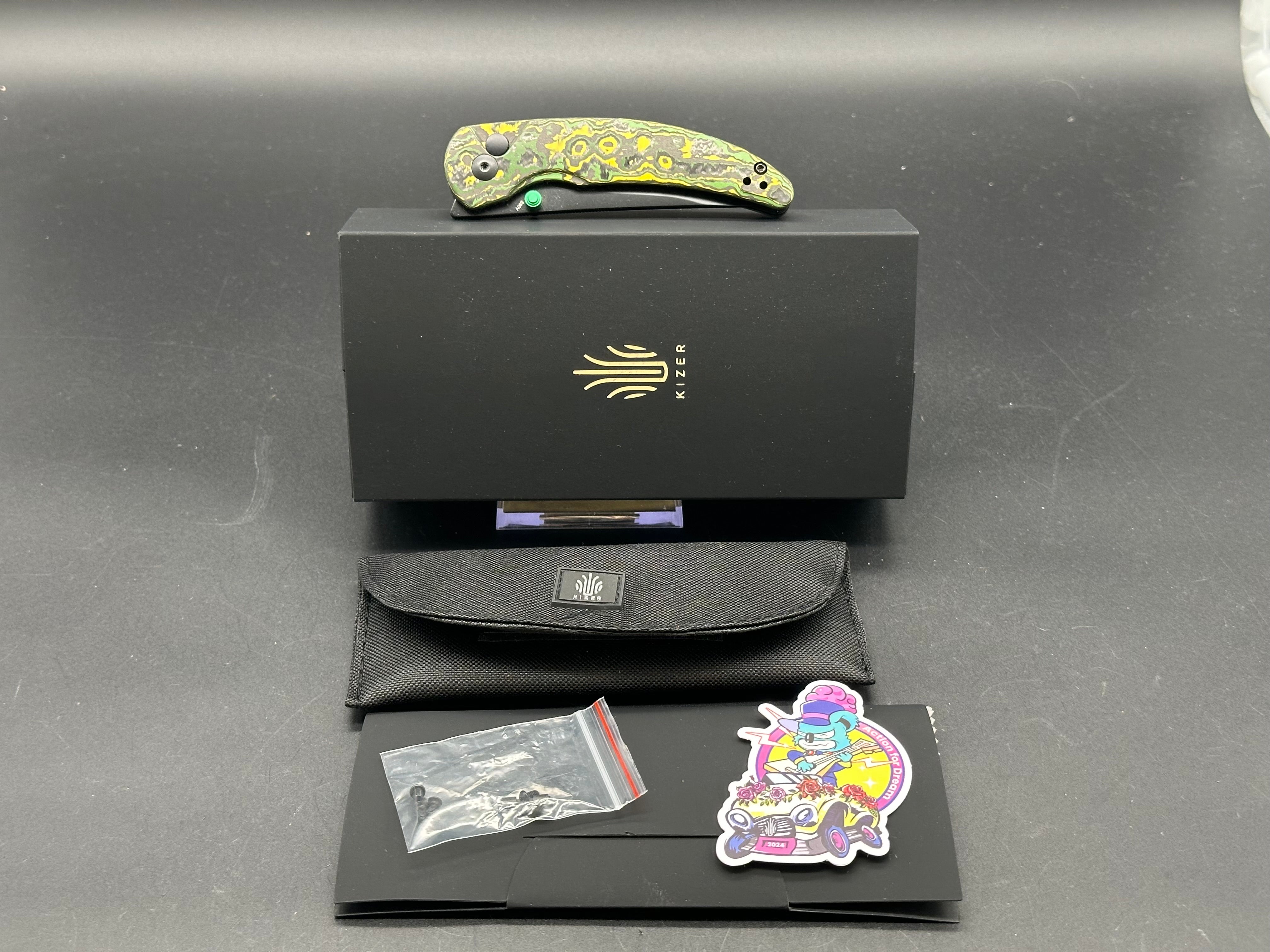 KIZER Chili Pepper Button Lock Knife - S90V Plain Black Blade, Toxic Storm Fatcarbon Handle - EDC Pocket Knife for Outdoor, Camping & Everyday Carry