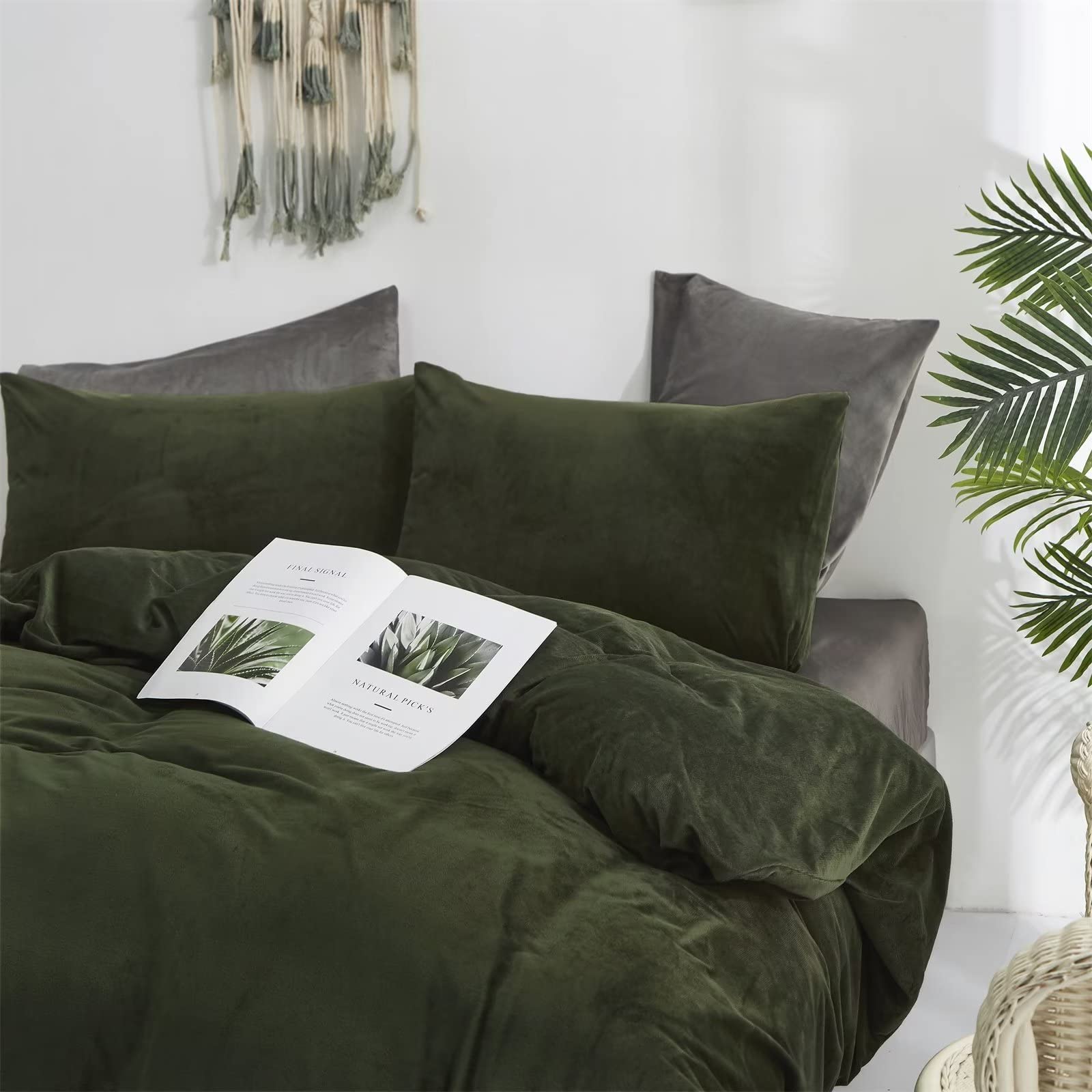 Olive Green Velvet Comforter Set Queen Size - Fluffy Sherpa Military Bedding with Dark Puffy Flannel Blanket (90x90 Inches) - Warm & Cozy for Winter Nights, Army-Themed Bedroom Decor