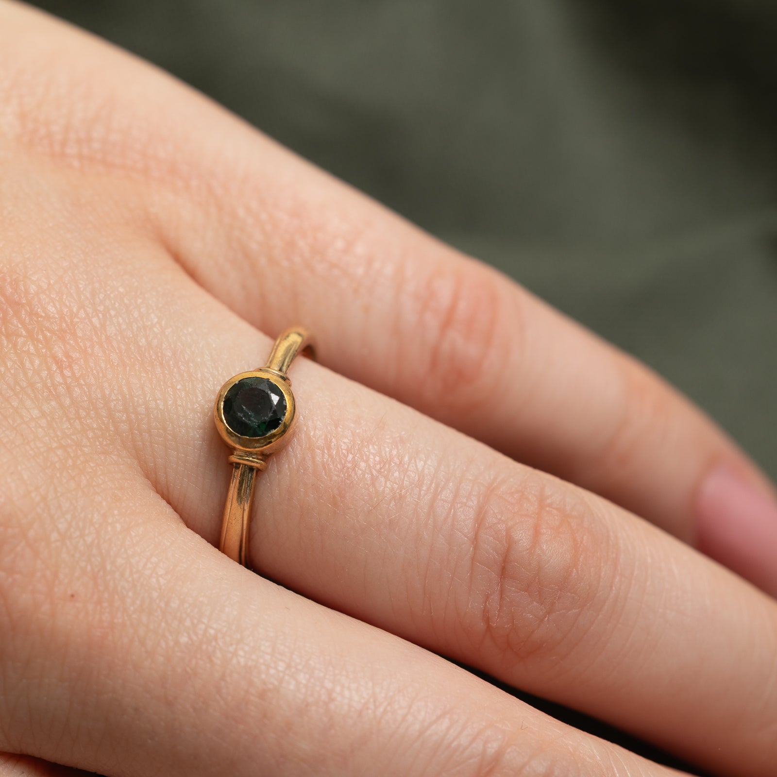 Exquisite Bezel Set Green Sapphire Ring | 0.85ct Natural Gemstone | Size 7.75 | Durable 925 Sterling Silver | Perfect for Engagement, Anniversary & Special Occasions