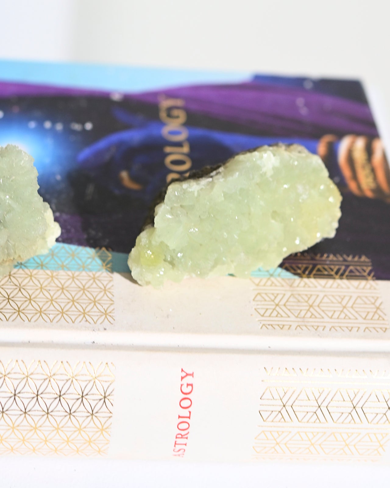 Natural Prehnite Crystal Cluster - Healing Stone for Meditation, Energy Cleansing & Home Decor - Perfect for Spiritual Healing, Chakra Balancing & Gifts