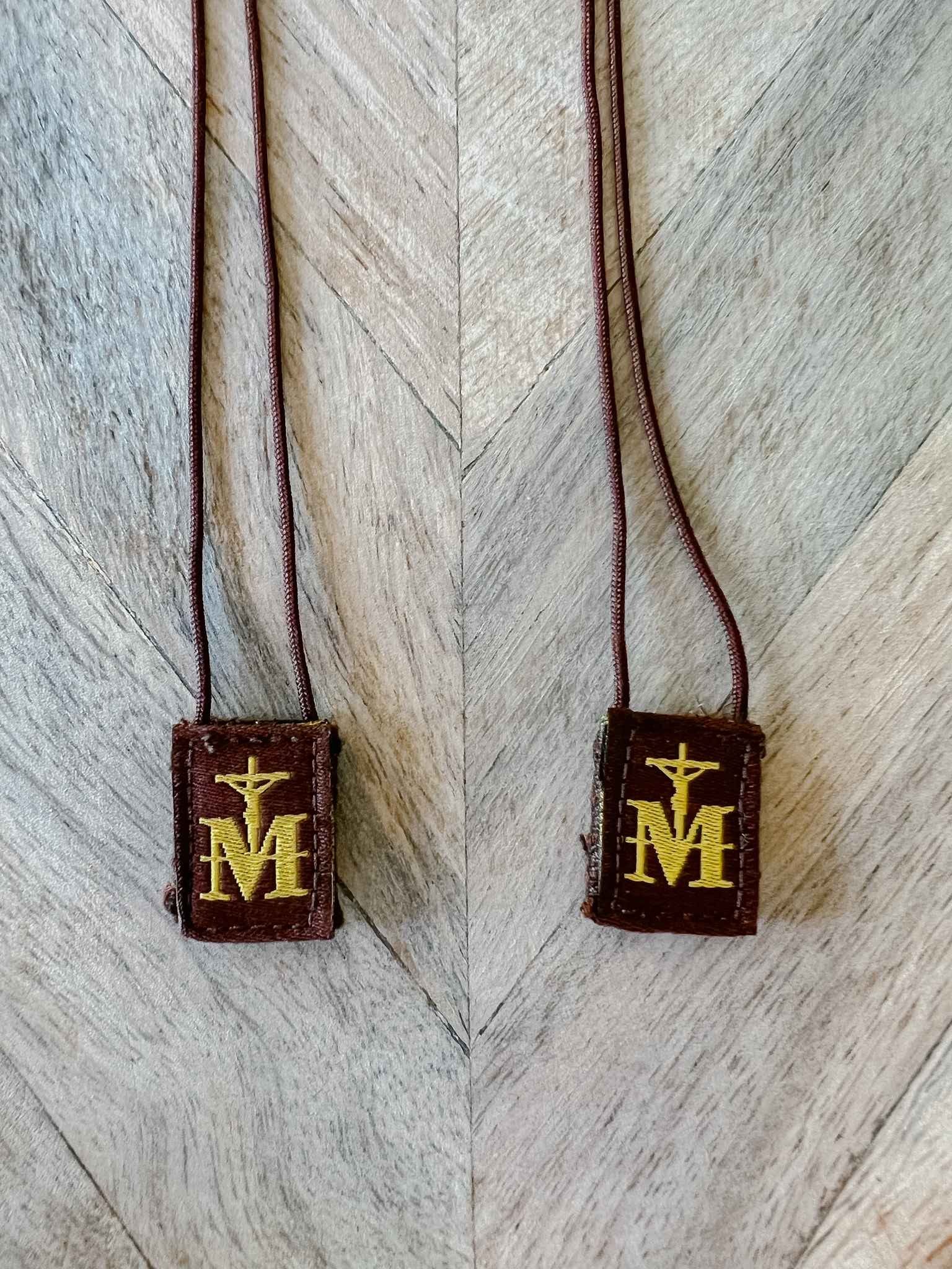 Mini Brown Scapular Religious Necklace - Brown & Gold Catholic Devotional Medal for Protection & Faith - Perfect for Prayer, Gifts & Spiritual Wear
