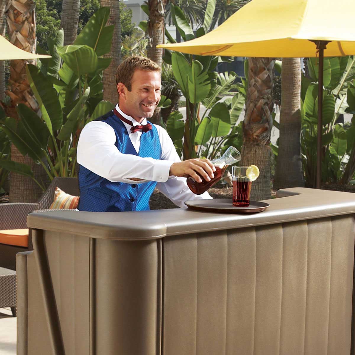 Cambro WW1000135 CamView Camliter 1 Liter Beverage Decanter with Flat Lid - Perfect for Coffee, Tea, Juice & Party Drinks Serving