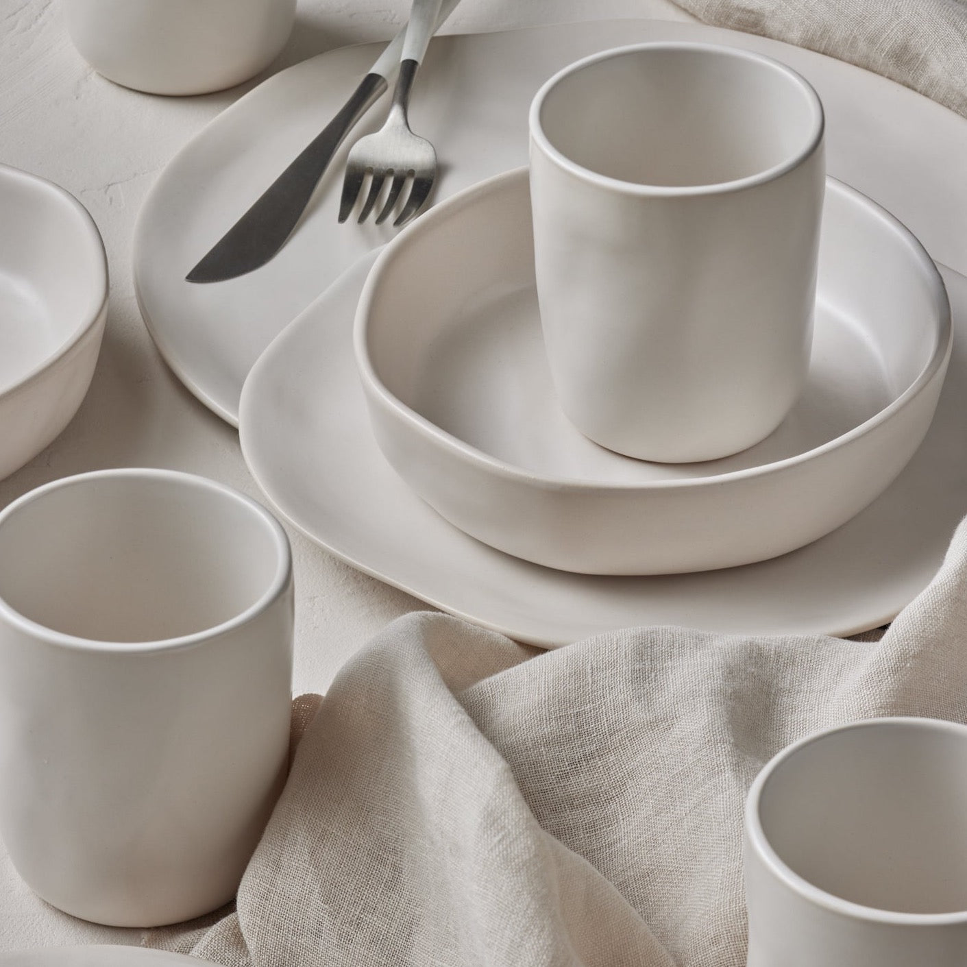 Premium Hekonda Stoneware Dinnerware Set - 16-Piece Beige Ceramic Plates, Bowls & Mugs - Elegant & Durable Dish Set for Everyday Dining, Dinner Parties & Restaurant Use
