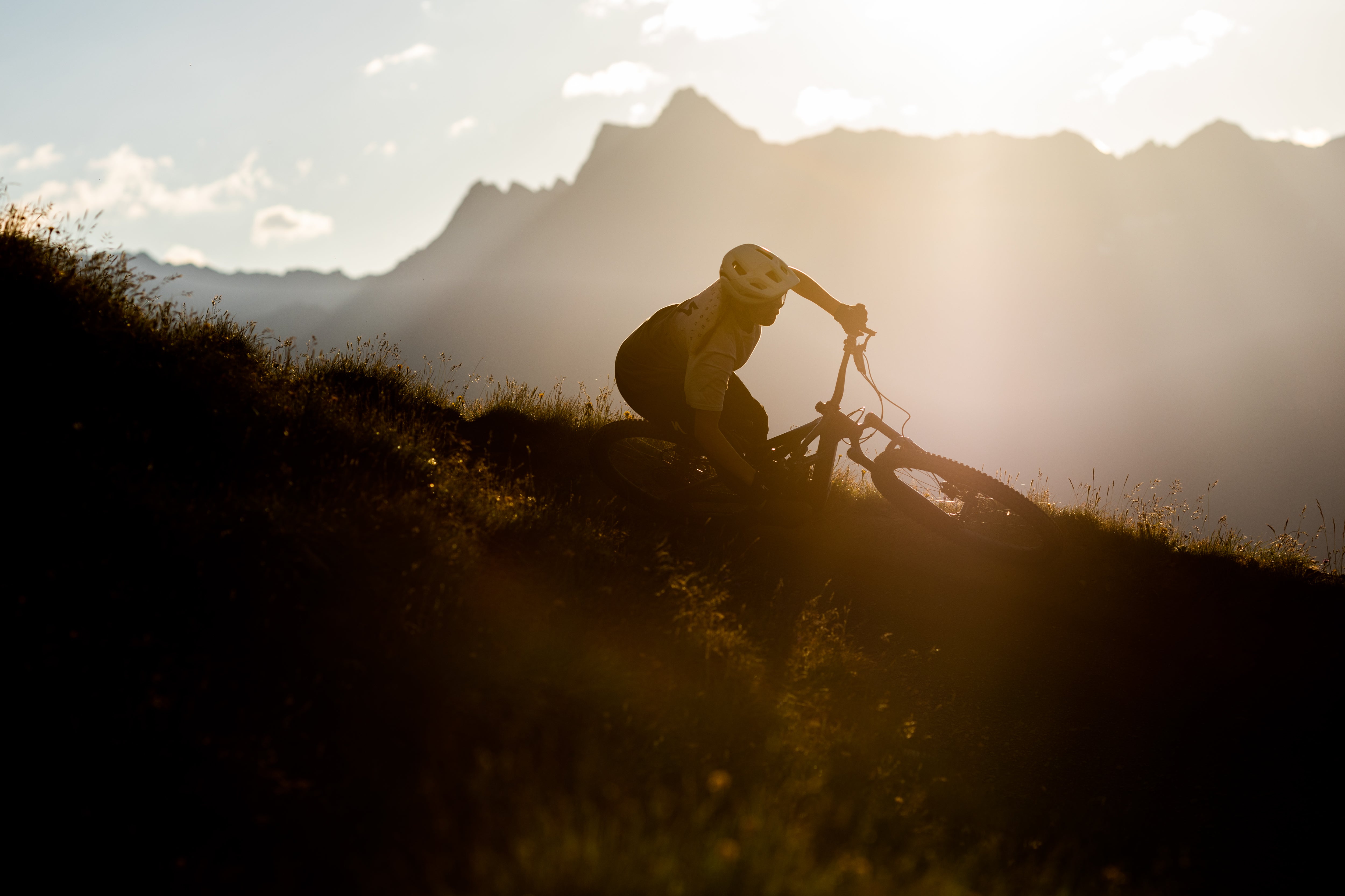 Specialized Turbo Levo SL Pro Electric Mountain Bike - Lightweight Carbon Frame, Long Range Battery for Trail Riding & Off-Road Adventures | Perfect for Commuting, Mountain Biking & Outdoor Exploration