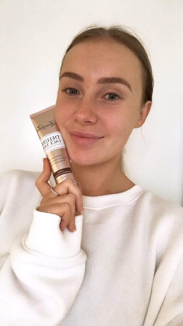 Loving Tan Deluxe Face Tan Dark - 2 Hour Express Self Tanner for a Natural Glow | Perfect for Weddings, Vacations & Special Events