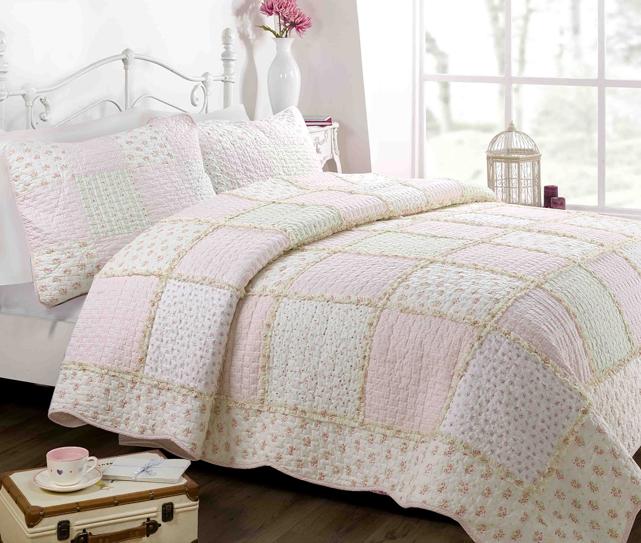 Cozy Line Home Fashions Sweet Light Peachy Pink Floral 3-Piece Patchwork Gingham Ruffle Scalloped Cotton Reversible Queen Quilt Bedding Set - Perfect for Master Bedroom, Guest Room & Cozy Farmhouse Decor