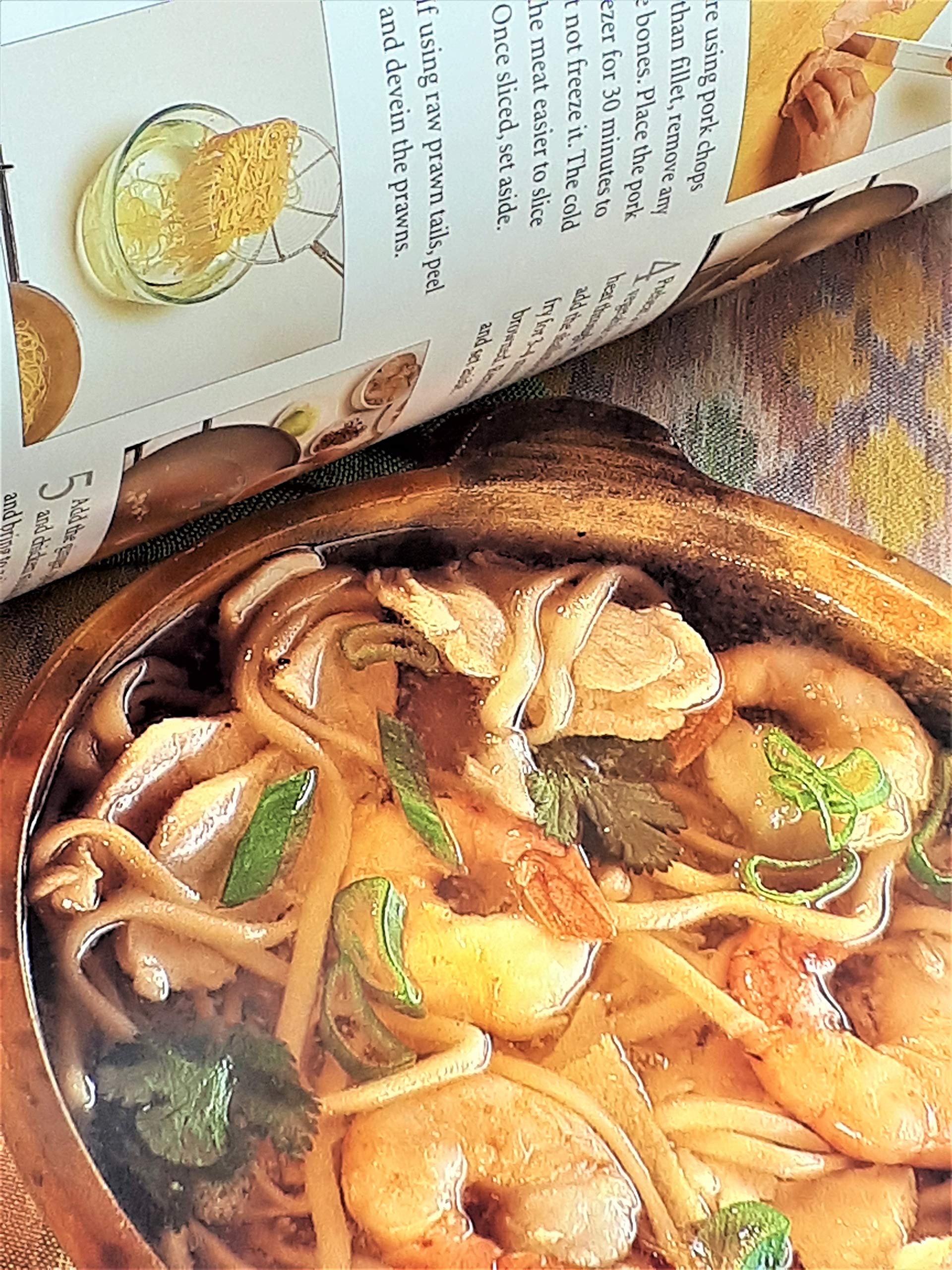 The Soup Bible: Superb Ways With Classic Soups - Easy Recipes for Family Dinners & Cozy Winter Nights