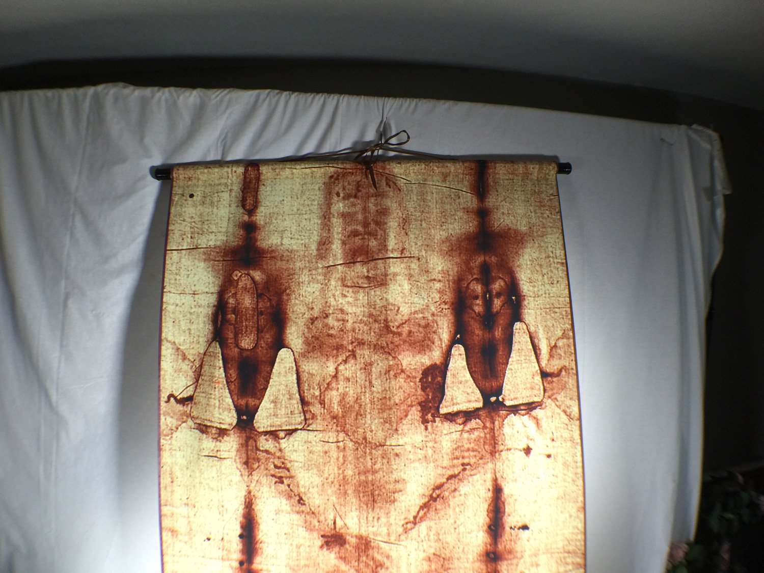 Authentic Shroud of Turin Replica - Full Size 6x3 Feet Linen Cloth with Sepia Tone & Free Book - Religious Artifact for Home Decor, Church Display & Historical Study
