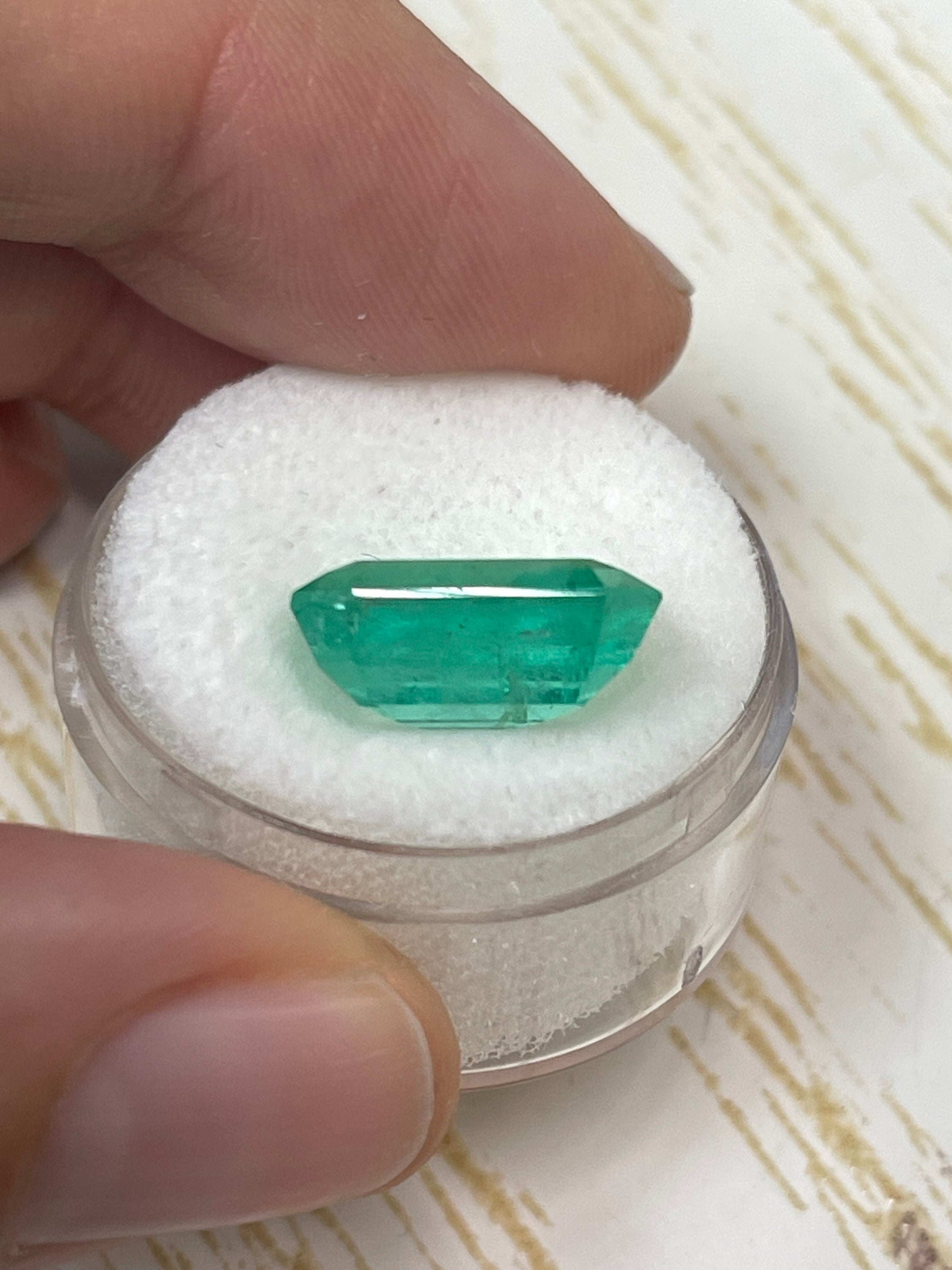 8.20 Carat 14x11.4mm Medium Green Colombian Emerald Cut Loose Gemstone - Perfect for Engagement Rings, Fine Jewelry & Collector's Pieces