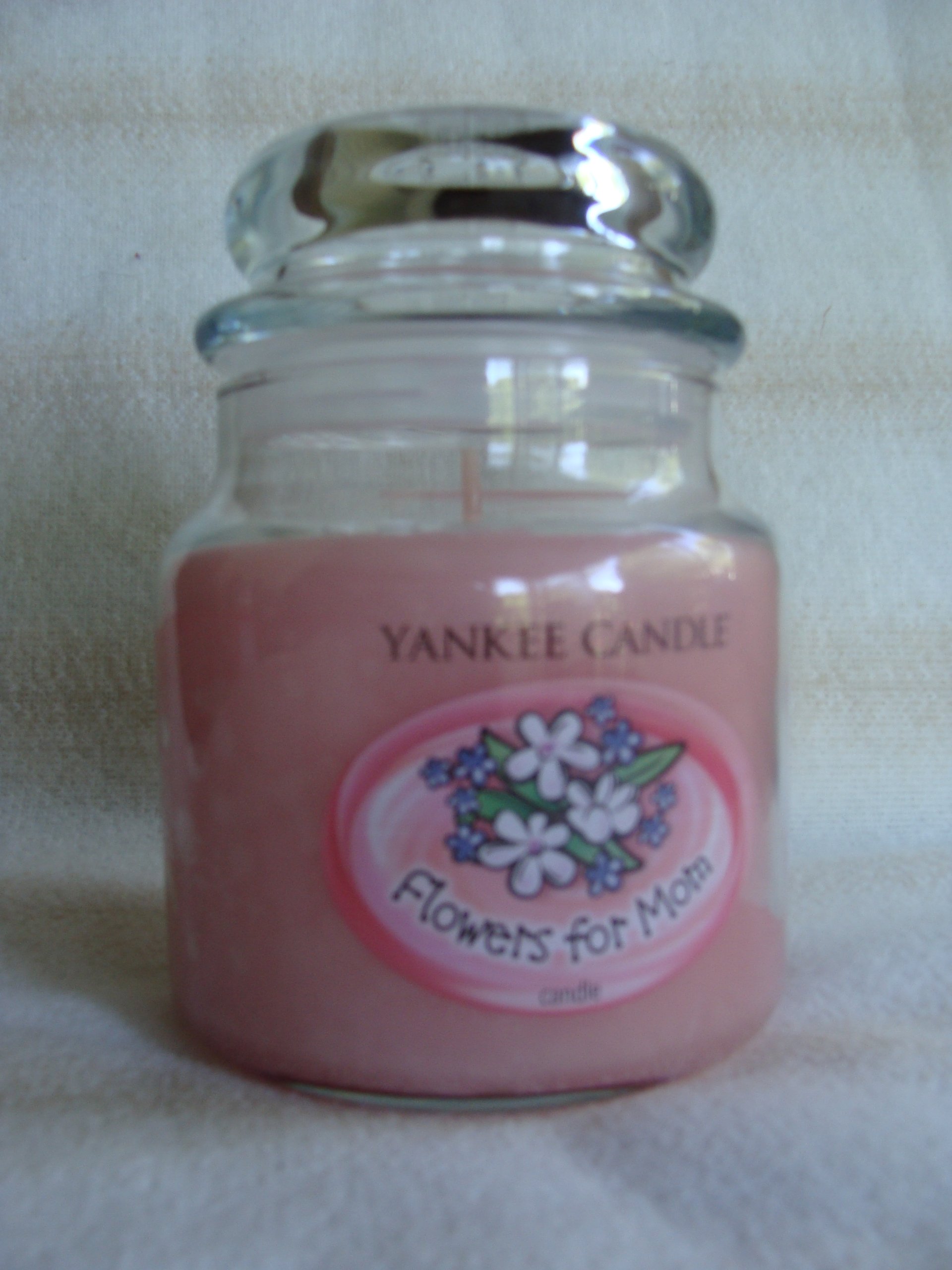 Yankee Candle FLOWERS FOR MOM - Scented Candle Gift Set for Mother's Day, Birthday & Home Decor | Long-Lasting Fragrance for Living Room, Bedroom & Relaxation