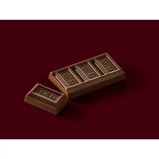 Hershey's Milk Chocolate Snack Size 1 Pound (Approx 35 Pieces) - Individually Wrapped Bulk Candy Bars for Office, Parties & Celebrations - Perfect Chocolate Snacks for Adults & Kids - Great for Halloween, Christmas Gifts & School Events