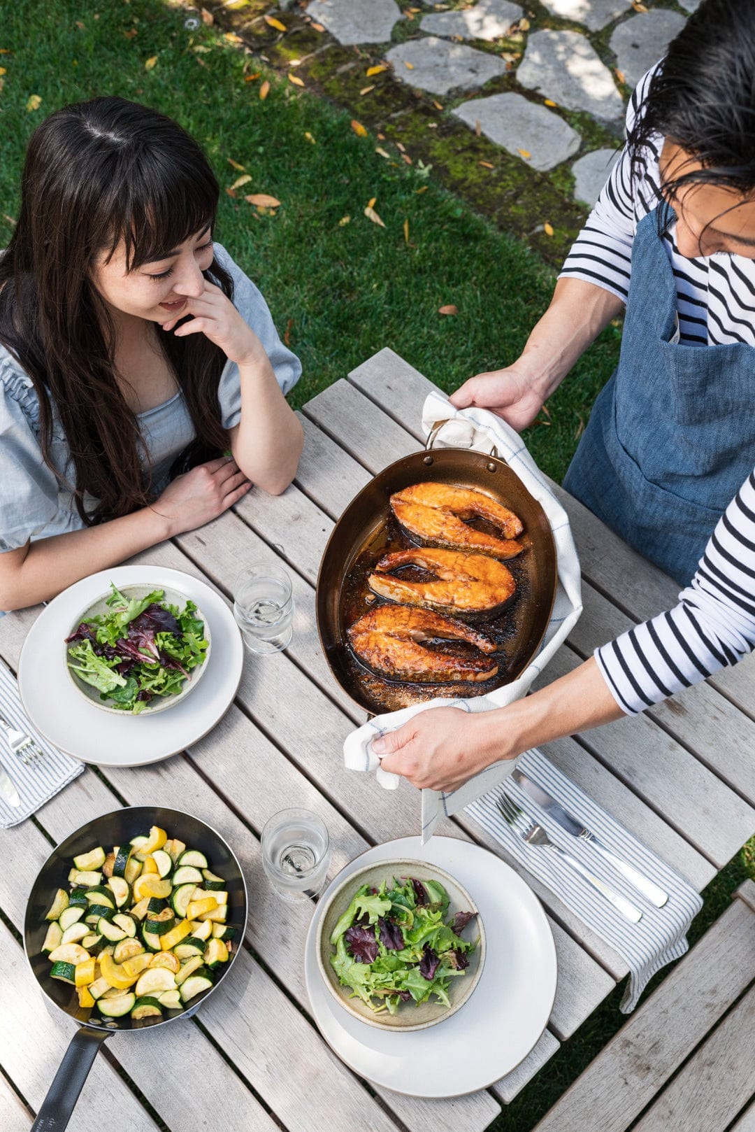 Premium de Buyer Mineral B Carbon Steel Oval Roasting Pan - 14 Inch Professional Oven Cookware for Turkey, Chicken, Roasts - Perfect for Holiday Dinners & Family Gatherings