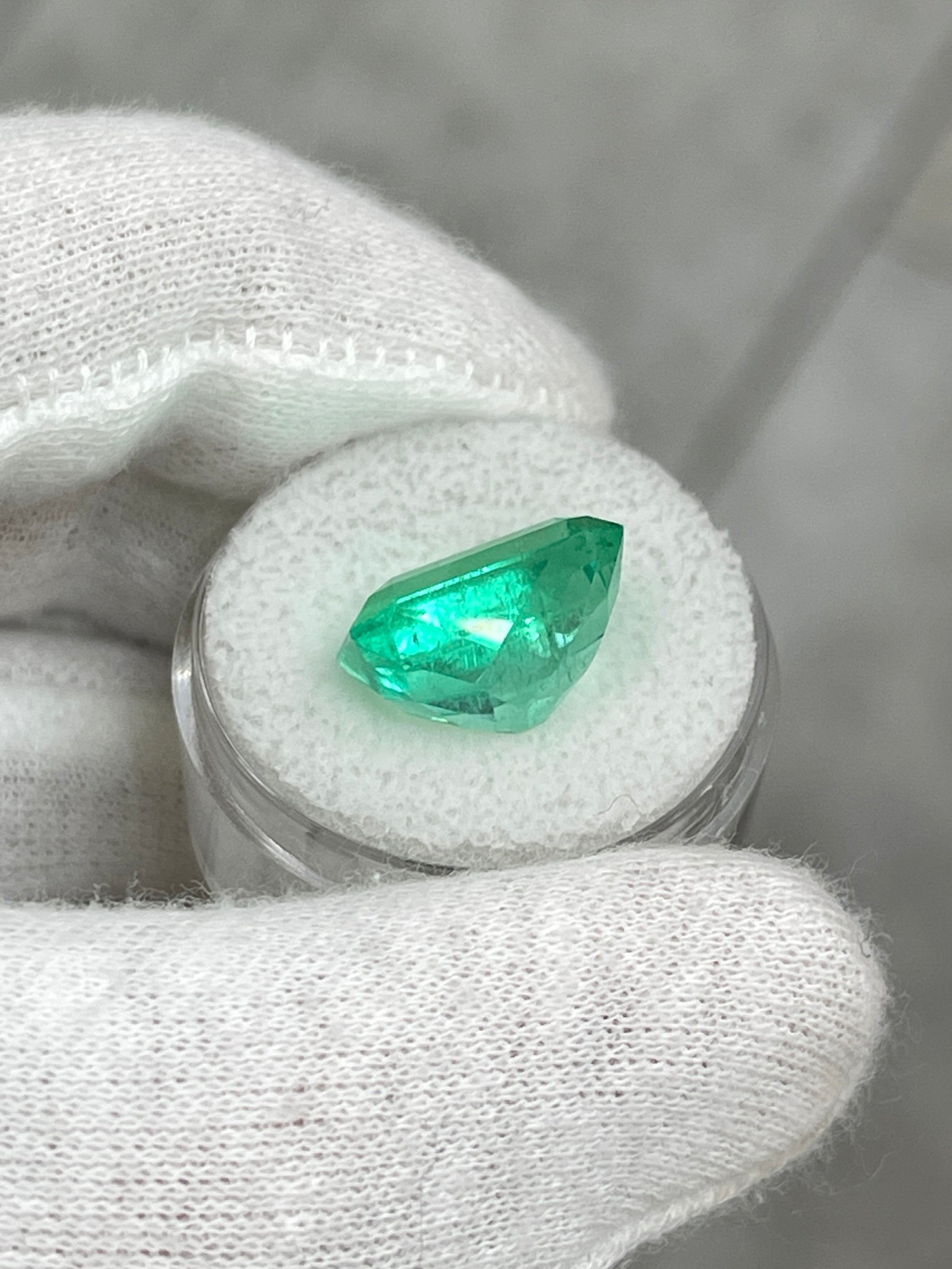 9.51 Carat 14x11mm Genuine Colombian Emerald - Vivid Green Emerald Cut Loose Gemstone for Jewelry Making, Engagement Rings & Luxury Gifts