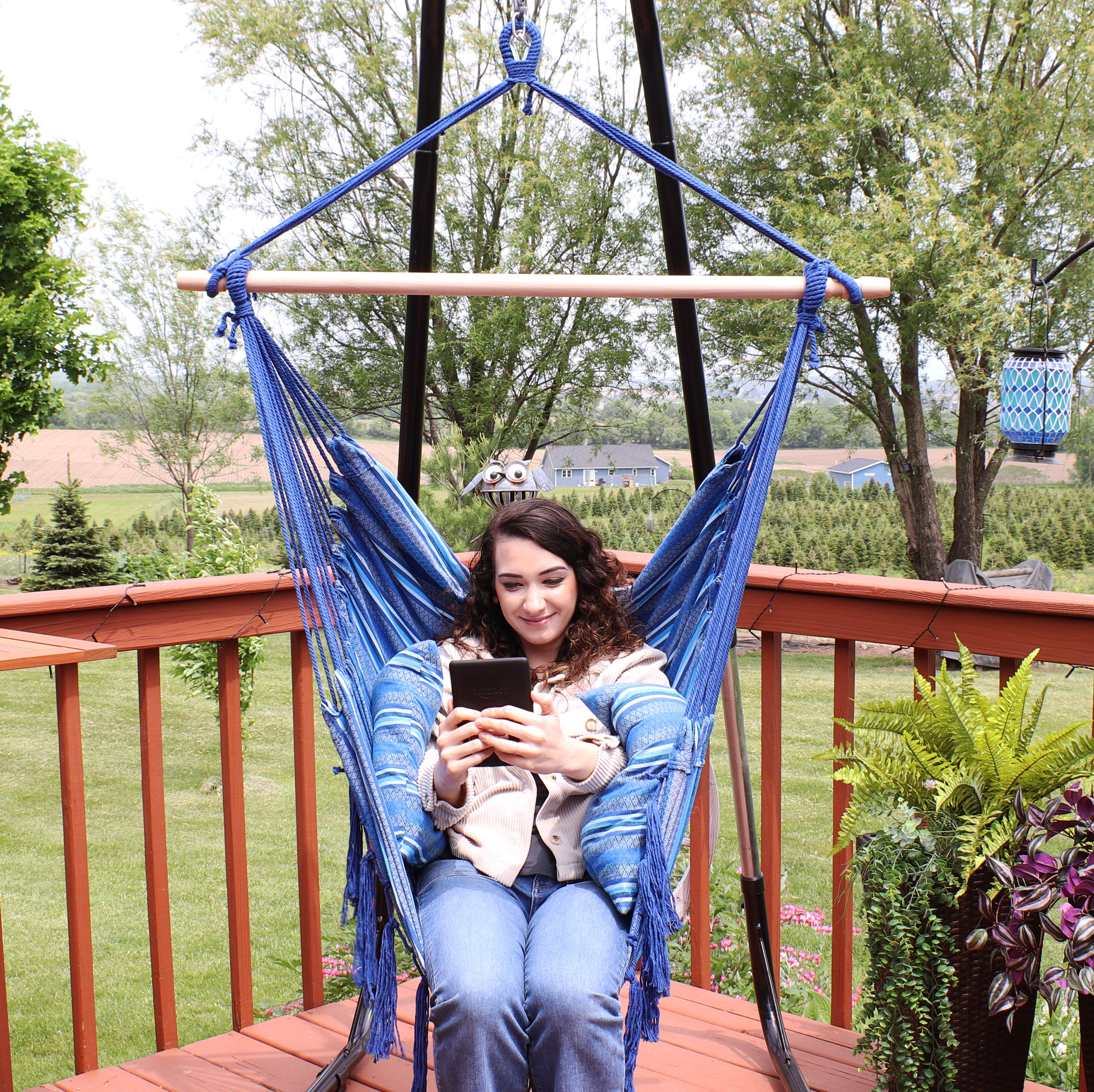 Sunnydaze Cushioned Hanging Hammock Chair - Cornflower Stripes Outdoor Swing Seat for Patio, Garden, Balcony & Backyard Relaxation